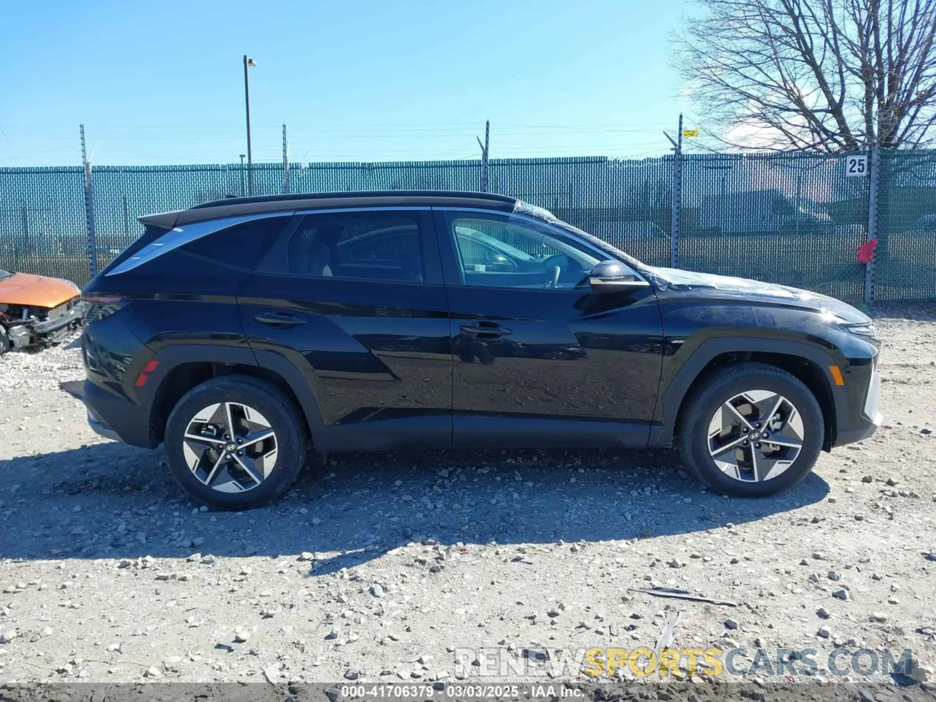 12 Photograph of a damaged car 3KMJCCDE9SE009323 HYUNDAI TUCSON 2025