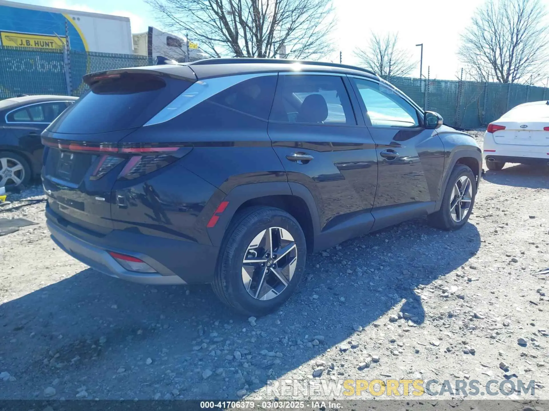 4 Photograph of a damaged car 3KMJCCDE9SE009323 HYUNDAI TUCSON 2025