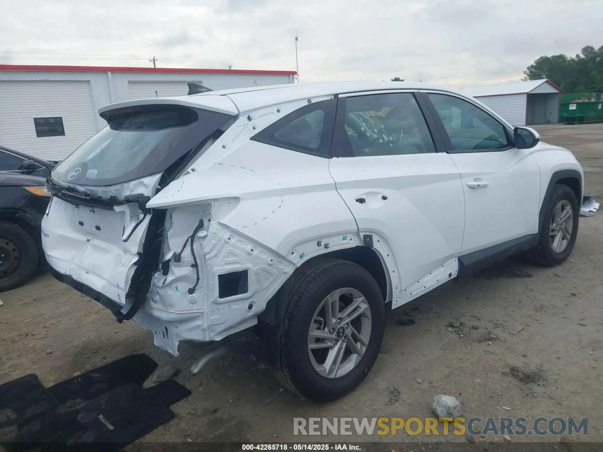 4 Photograph of a damaged car 5NMJA3DE0SH454941 HYUNDAI TUCSON 2025