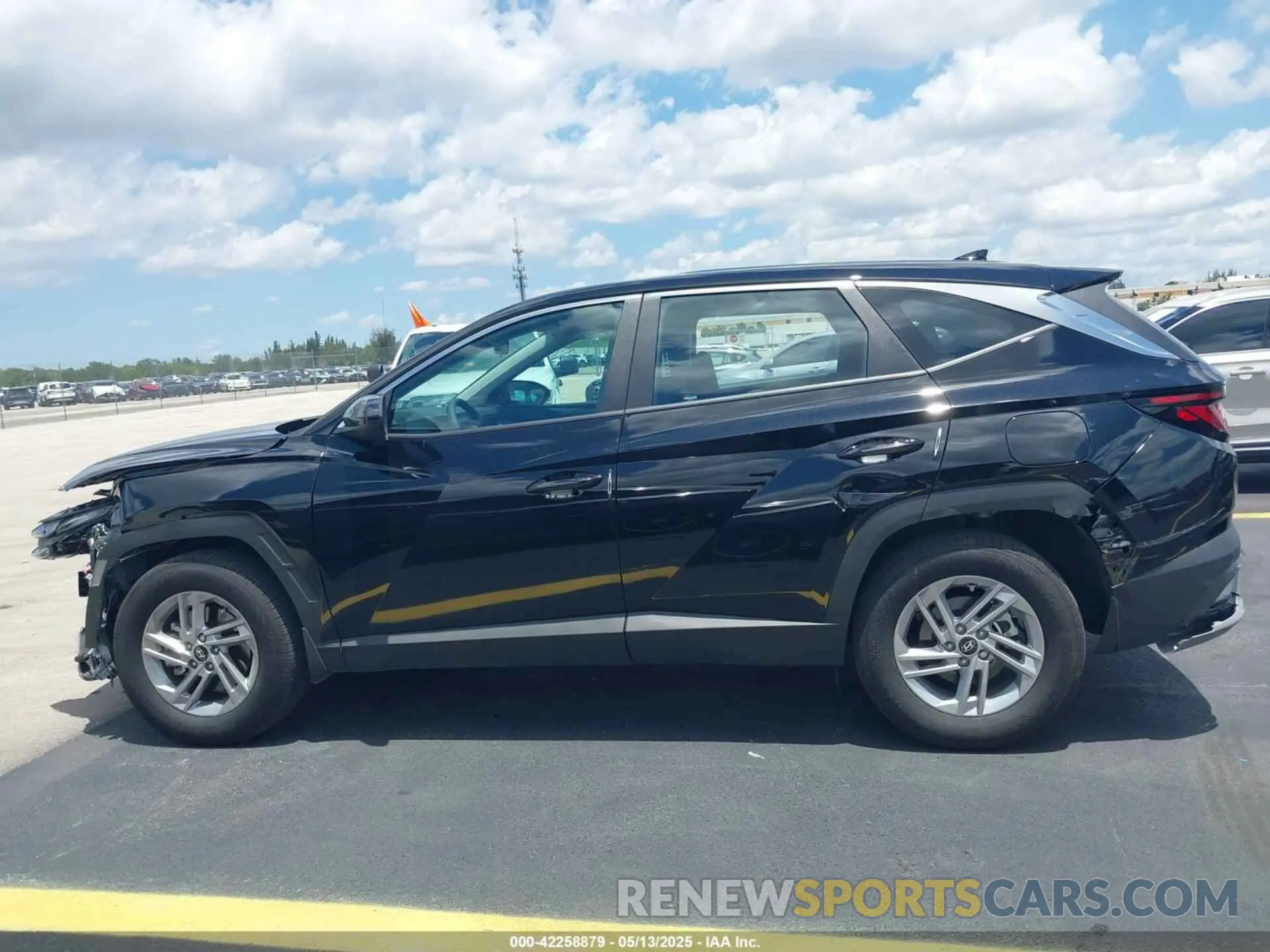 14 Photograph of a damaged car 5NMJA3DE2SH516176 HYUNDAI TUCSON 2025
