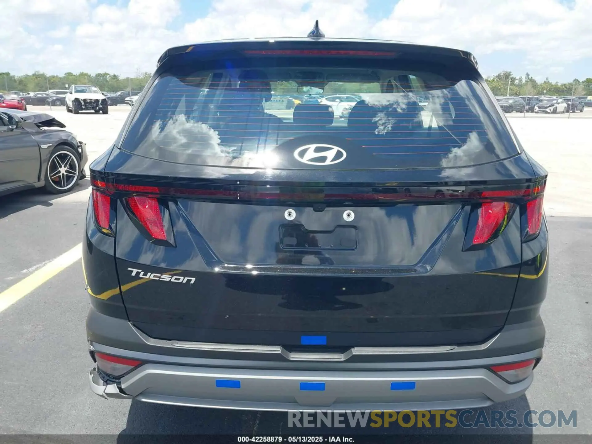 16 Photograph of a damaged car 5NMJA3DE2SH516176 HYUNDAI TUCSON 2025