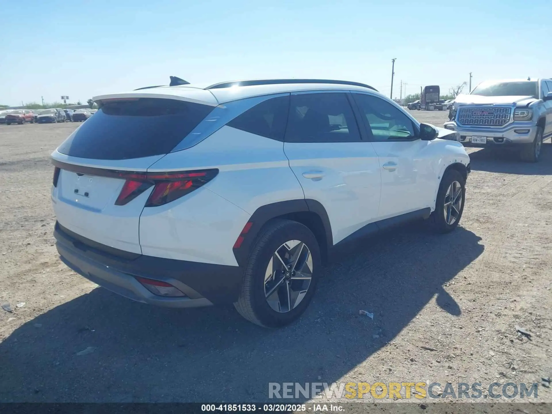 4 Photograph of a damaged car 5NMJB3DE1SH467162 HYUNDAI TUCSON 2025