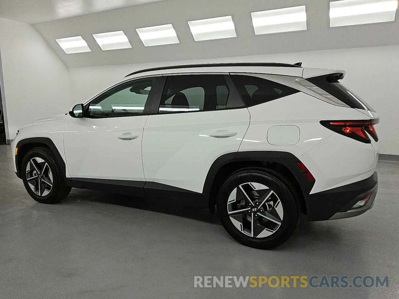 2 Photograph of a damaged car 5NMJB3DE2SH470037 HYUNDAI TUCSON 2025