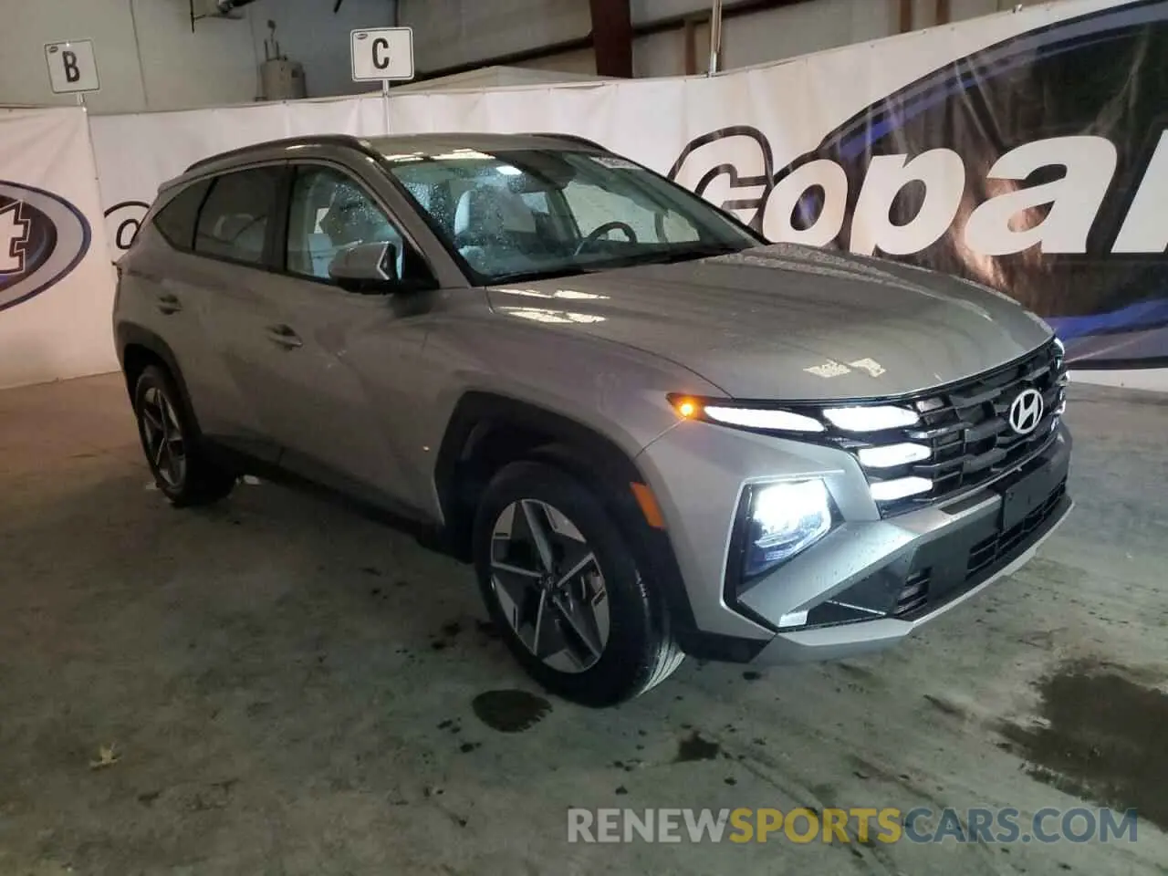 4 Photograph of a damaged car 5NMJB3DE4SH477247 HYUNDAI TUCSON 2025