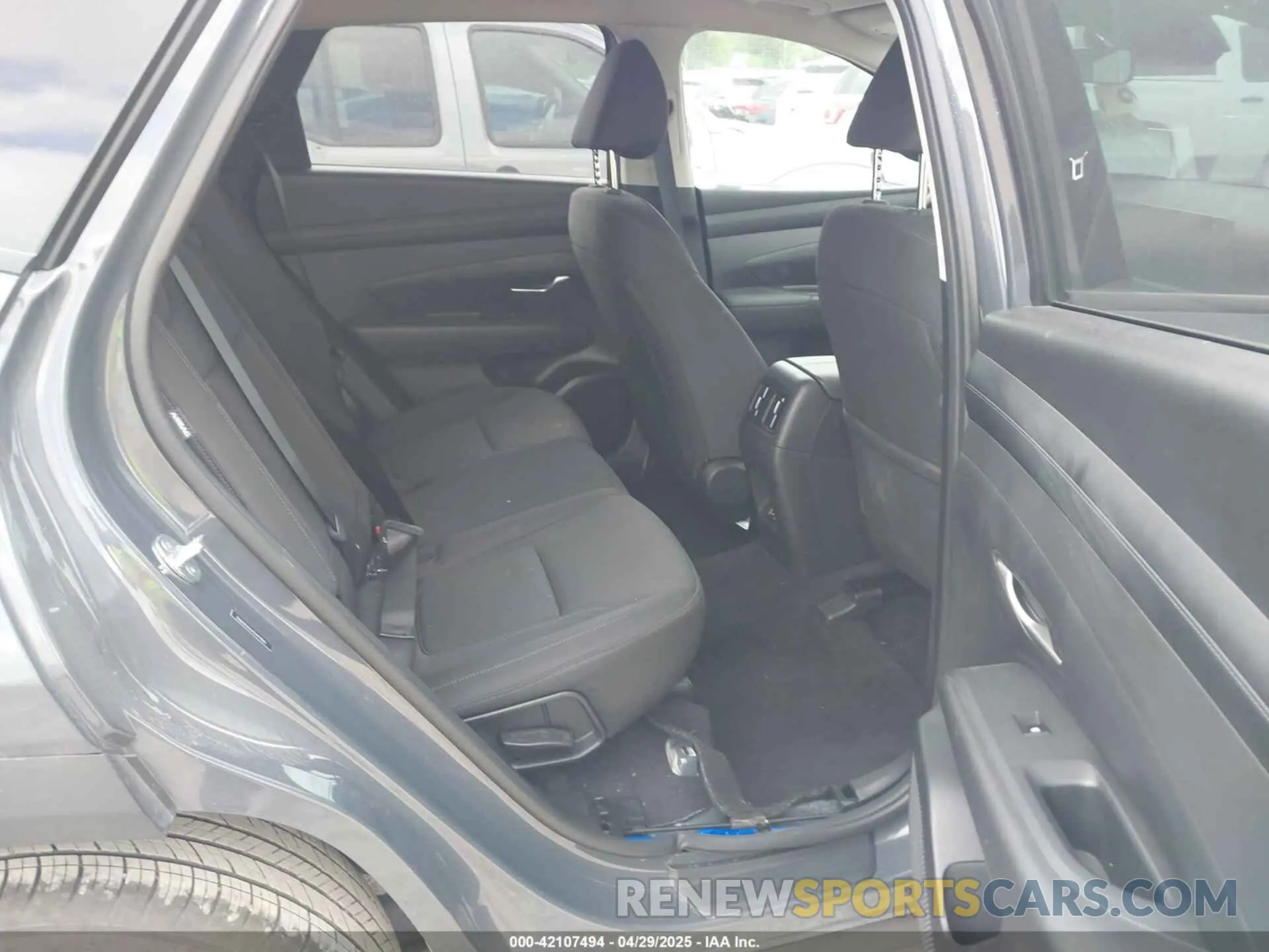 8 Photograph of a damaged car 5NMJB3DE4SH479841 HYUNDAI TUCSON 2025