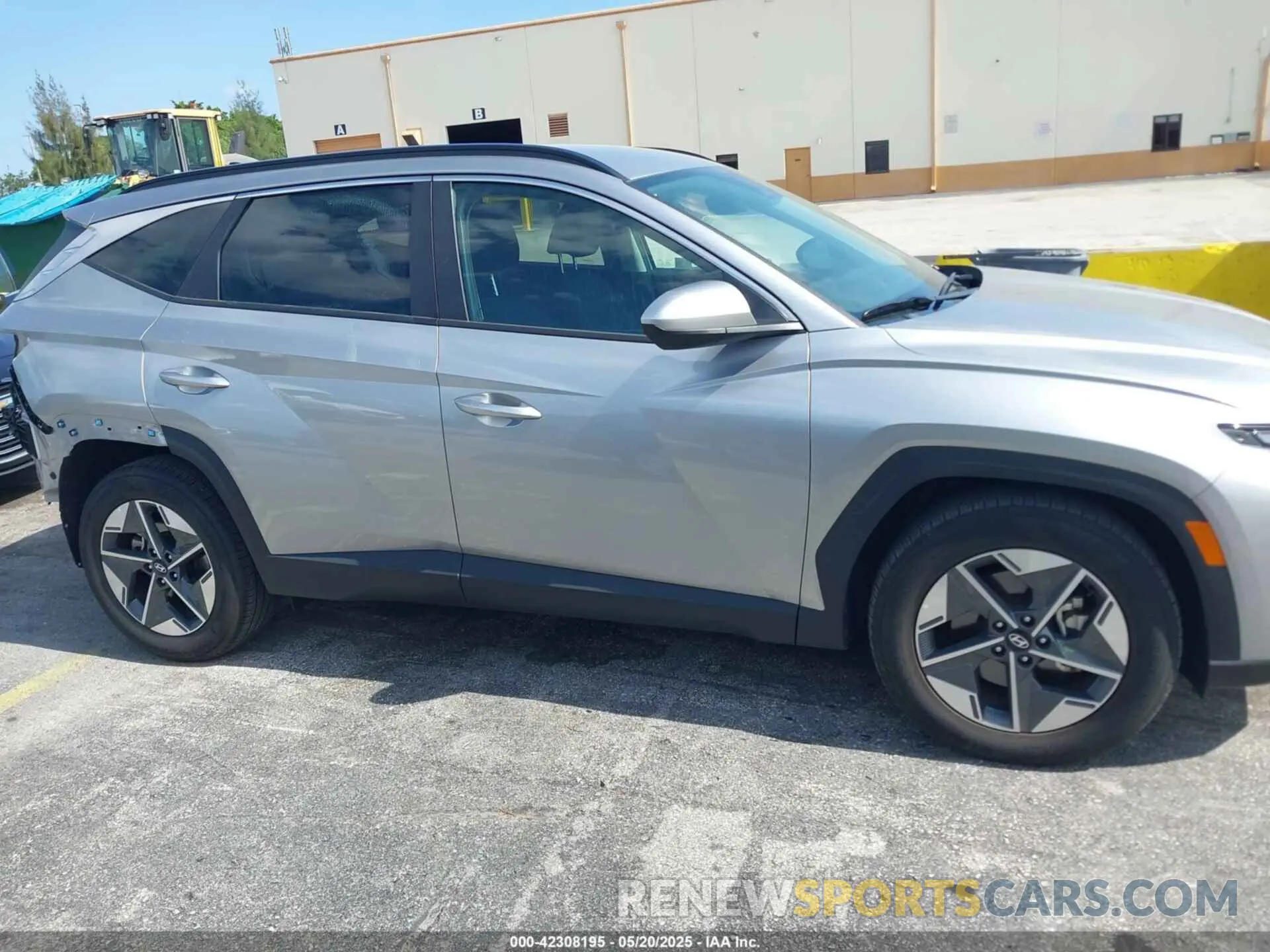 14 Photograph of a damaged car 5NMJB3DE5SH444239 HYUNDAI TUCSON 2025