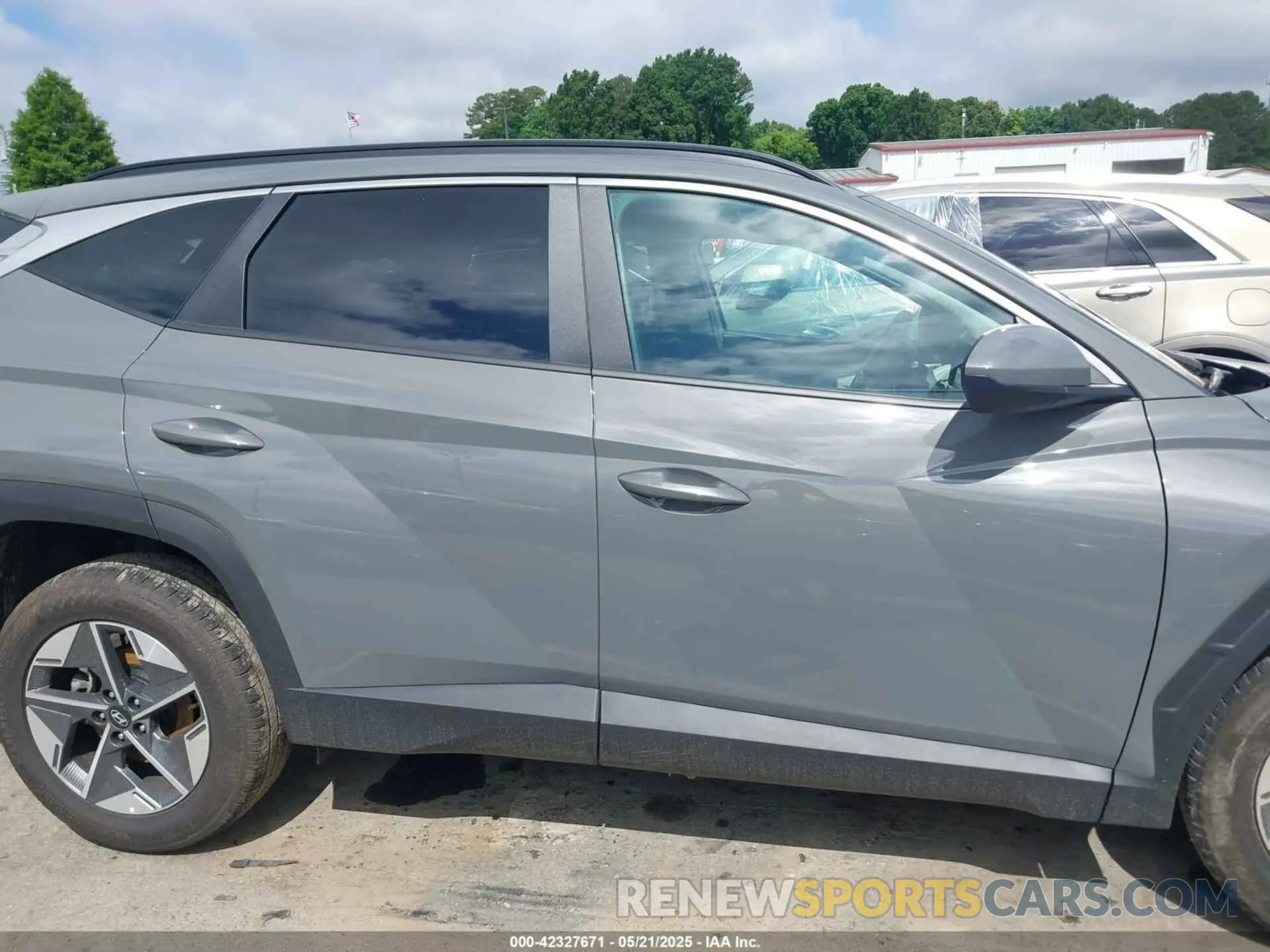 14 Photograph of a damaged car 5NMJB3DE7SH444260 HYUNDAI TUCSON 2025