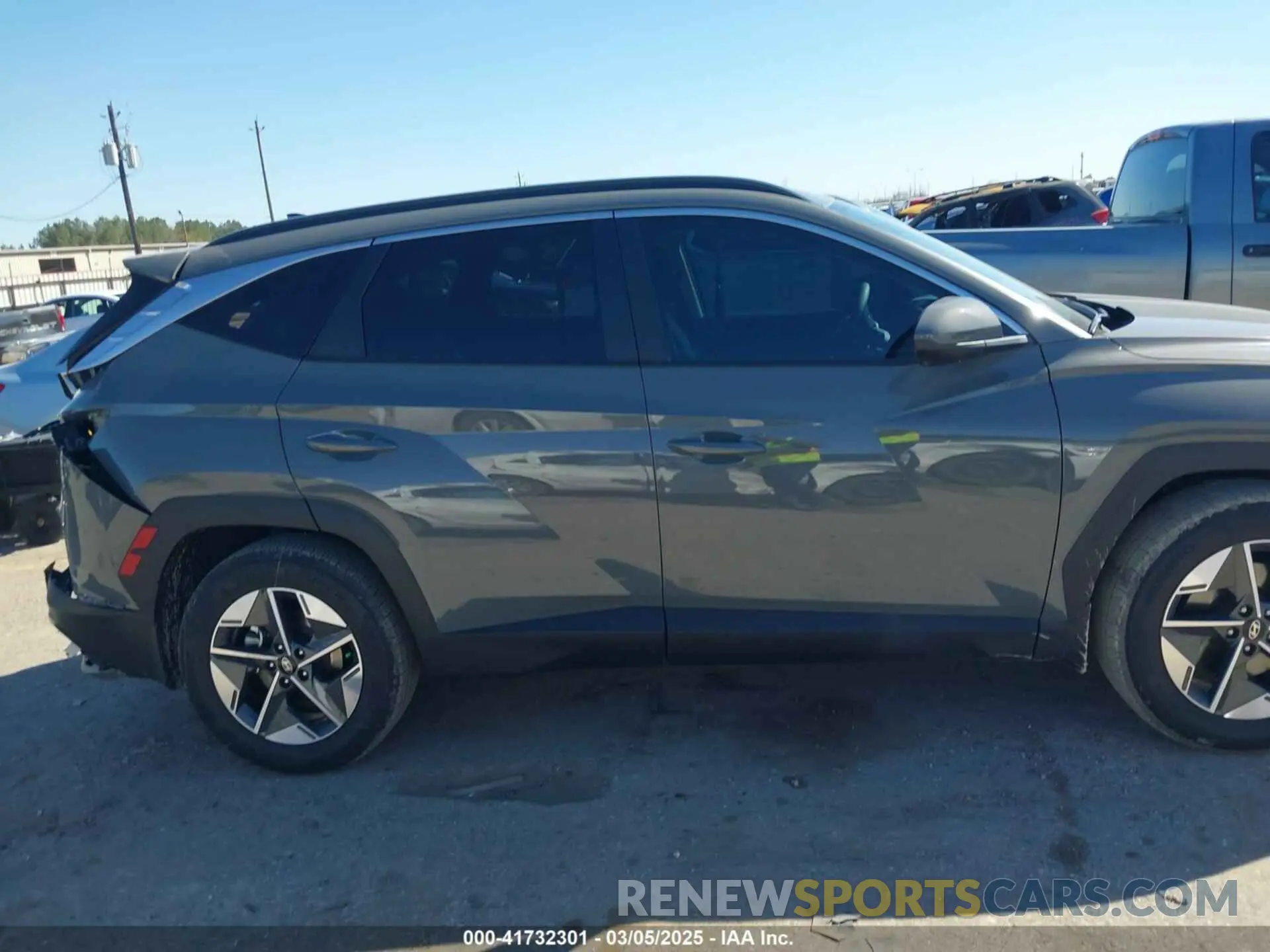 13 Photograph of a damaged car 5NMJB3DE7SH501802 HYUNDAI TUCSON 2025