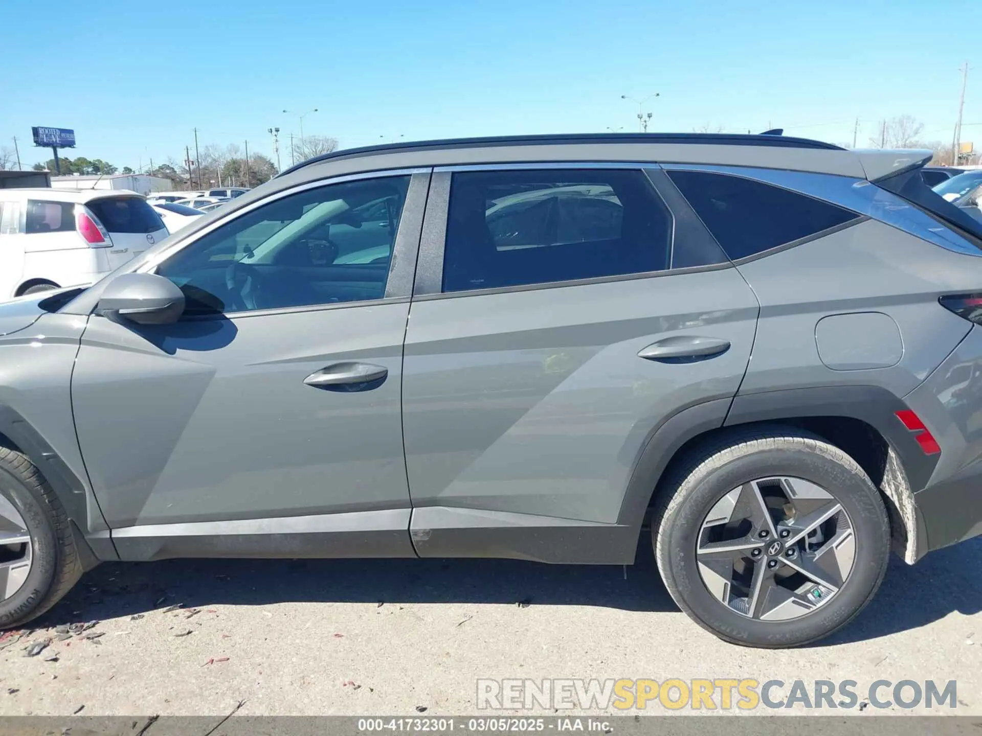 14 Photograph of a damaged car 5NMJB3DE7SH501802 HYUNDAI TUCSON 2025