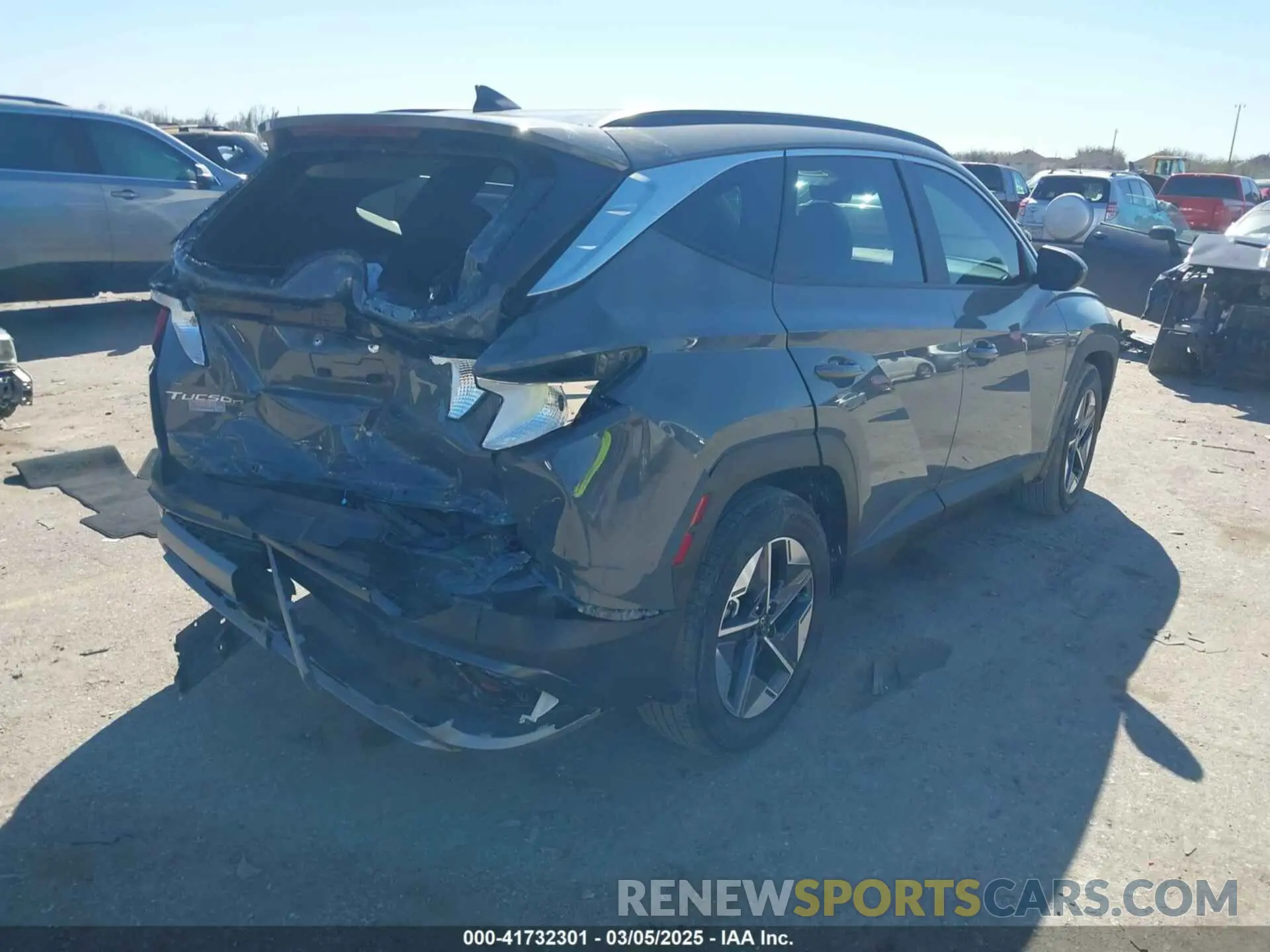 4 Photograph of a damaged car 5NMJB3DE7SH501802 HYUNDAI TUCSON 2025