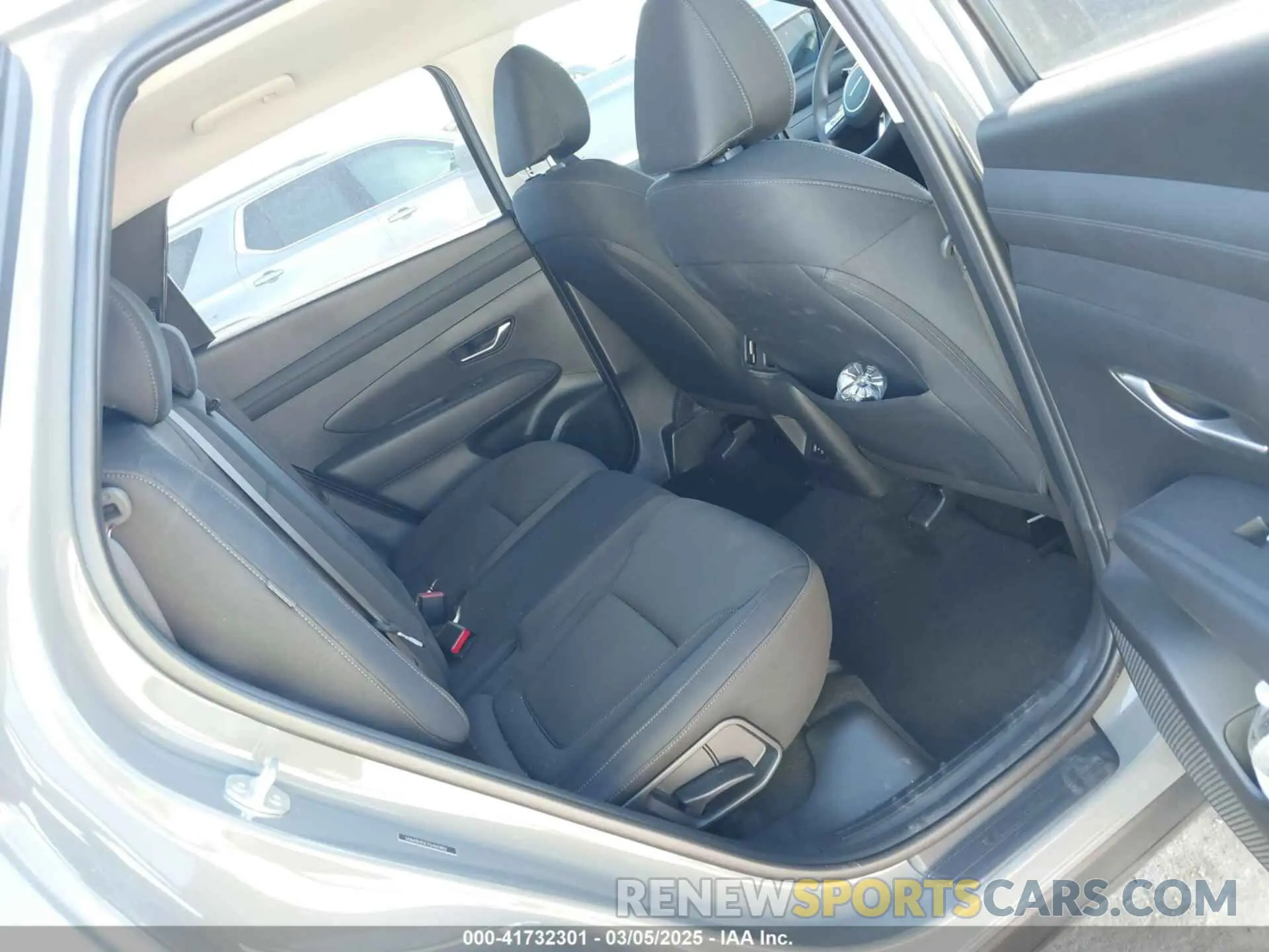 8 Photograph of a damaged car 5NMJB3DE7SH501802 HYUNDAI TUCSON 2025