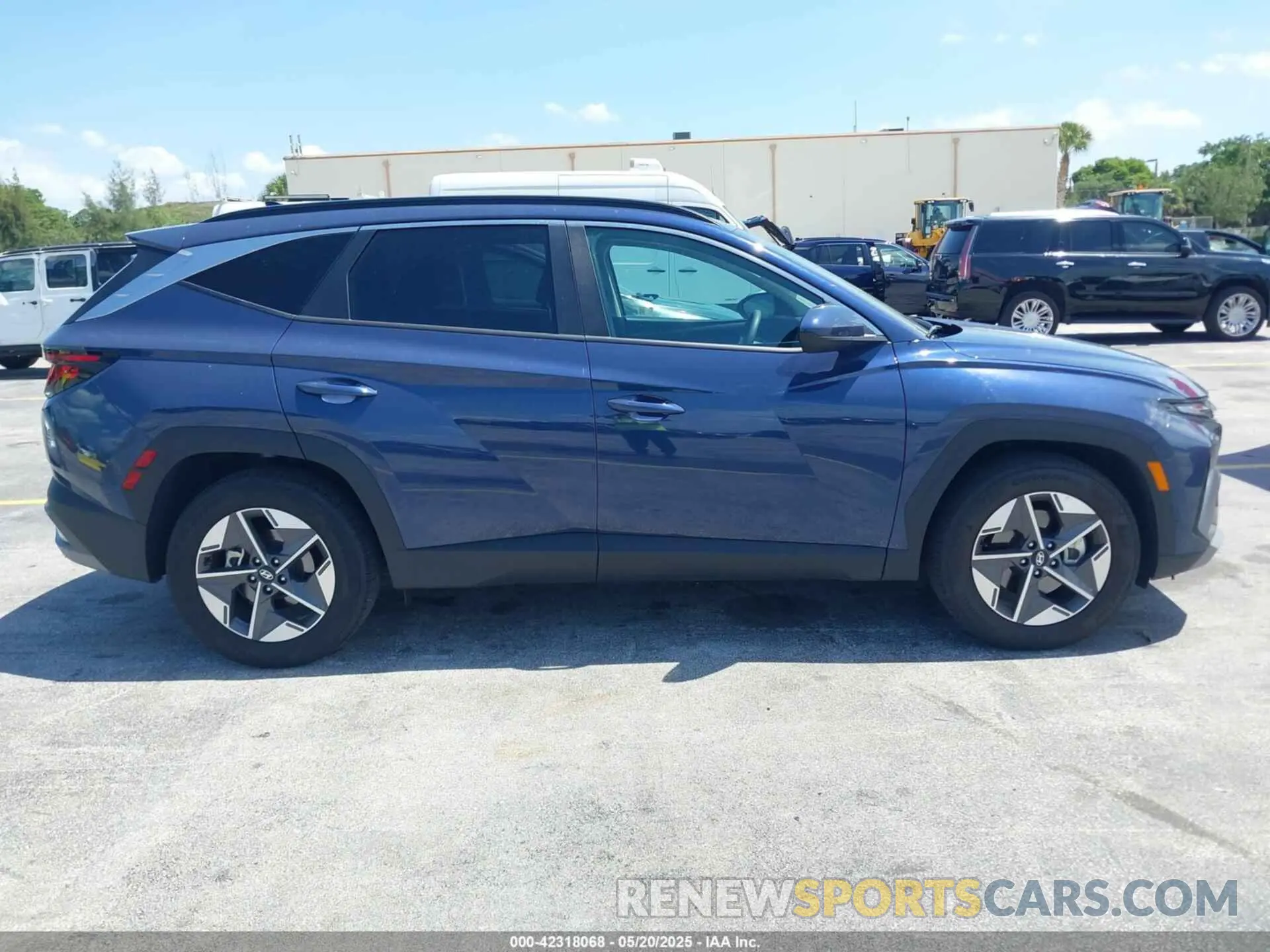 13 Photograph of a damaged car 5NMJB3DE9SH481942 HYUNDAI TUCSON 2025