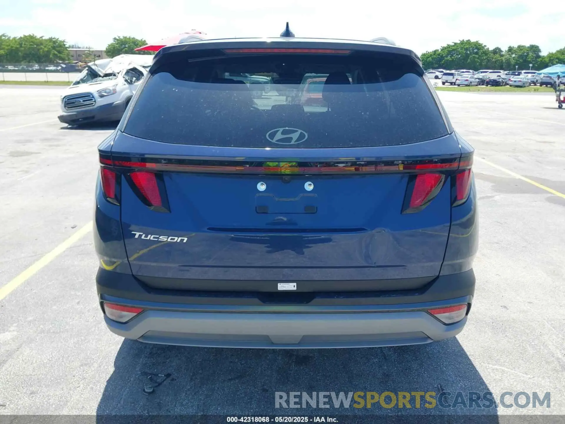16 Photograph of a damaged car 5NMJB3DE9SH481942 HYUNDAI TUCSON 2025