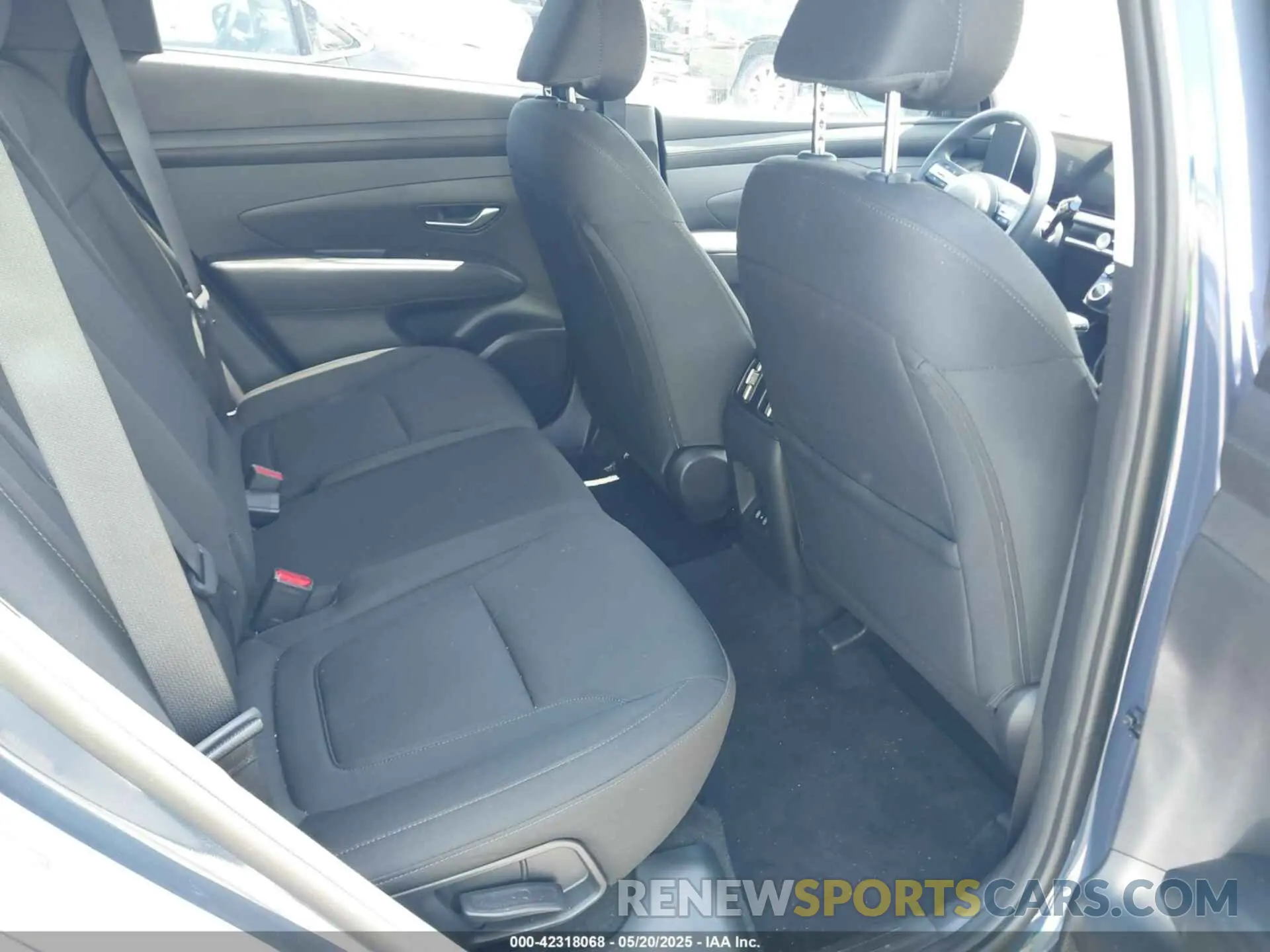 8 Photograph of a damaged car 5NMJB3DE9SH481942 HYUNDAI TUCSON 2025