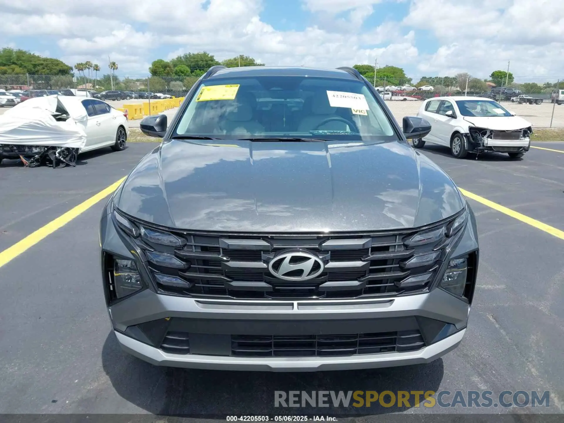 12 Photograph of a damaged car 5NMJB3DE9SH490219 HYUNDAI TUCSON 2025