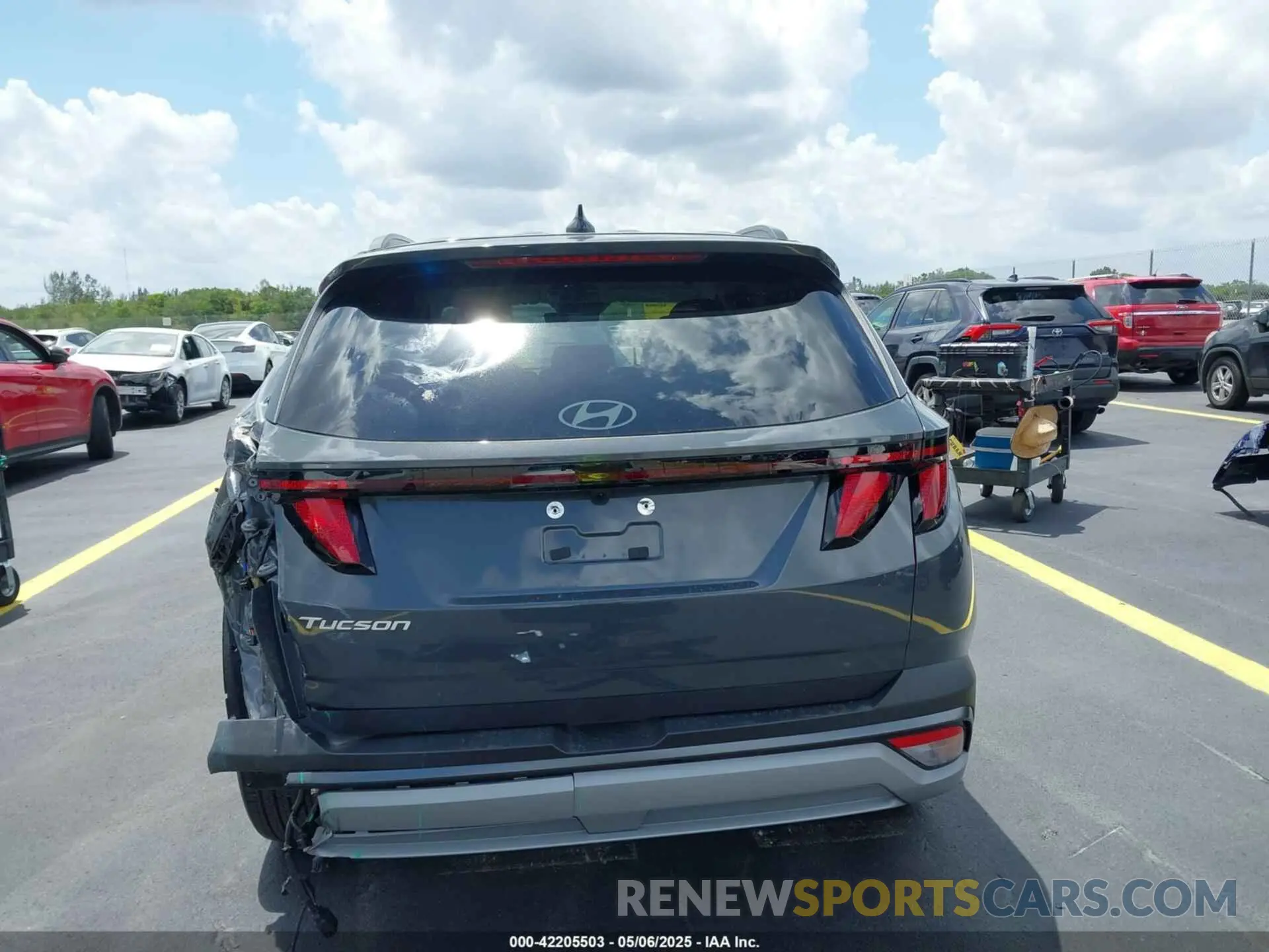 16 Photograph of a damaged car 5NMJB3DE9SH490219 HYUNDAI TUCSON 2025