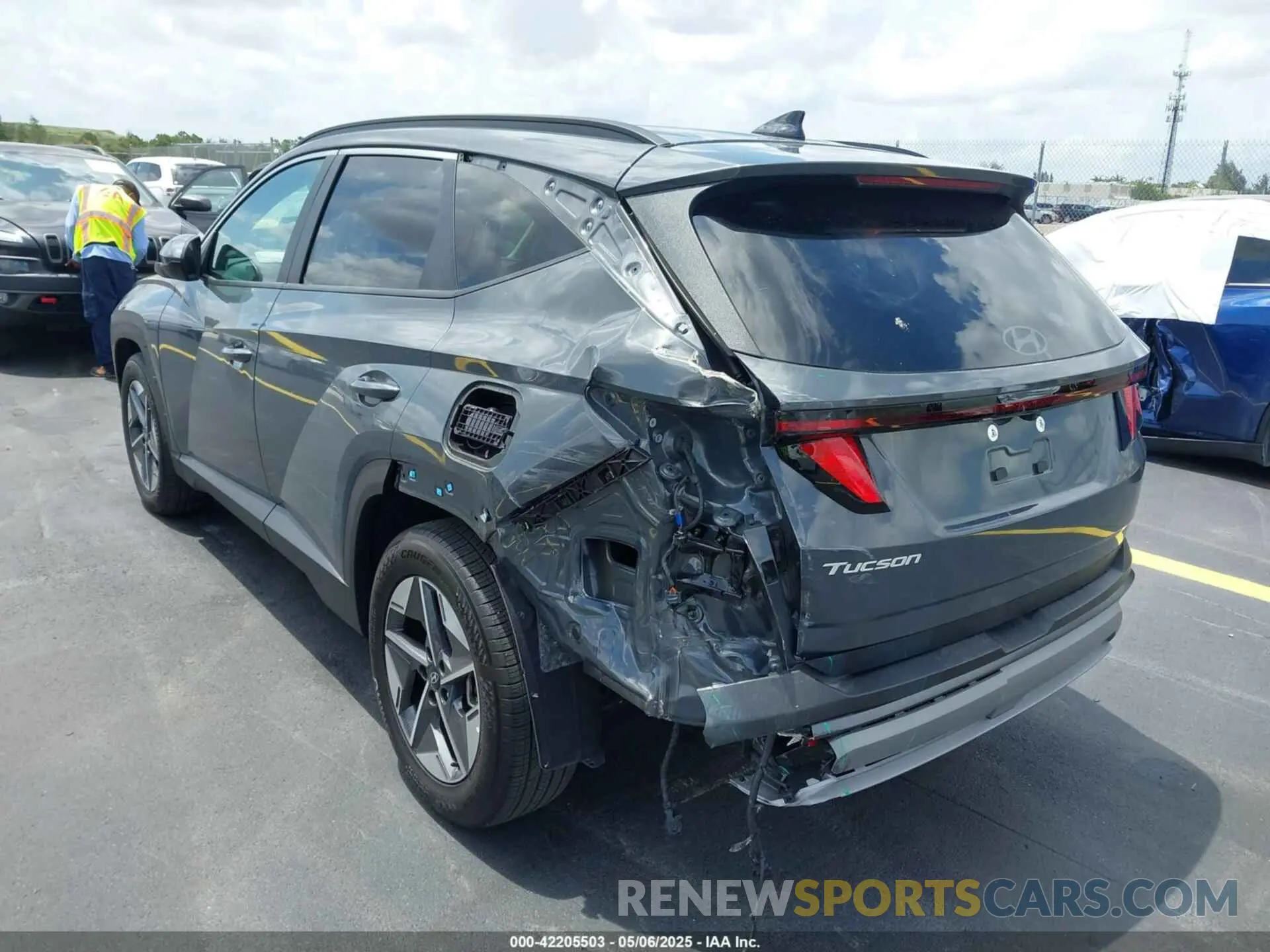 6 Photograph of a damaged car 5NMJB3DE9SH490219 HYUNDAI TUCSON 2025