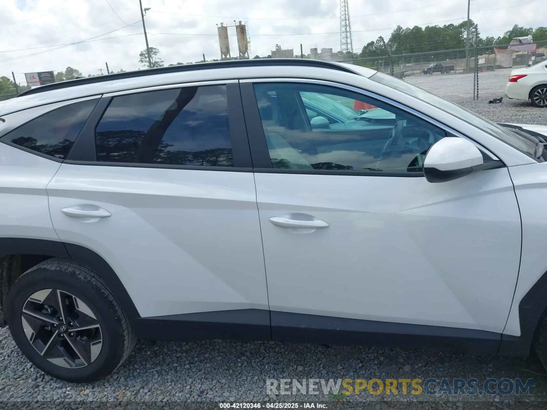 13 Photograph of a damaged car 5NMJB3DEXSH516827 HYUNDAI TUCSON 2025
