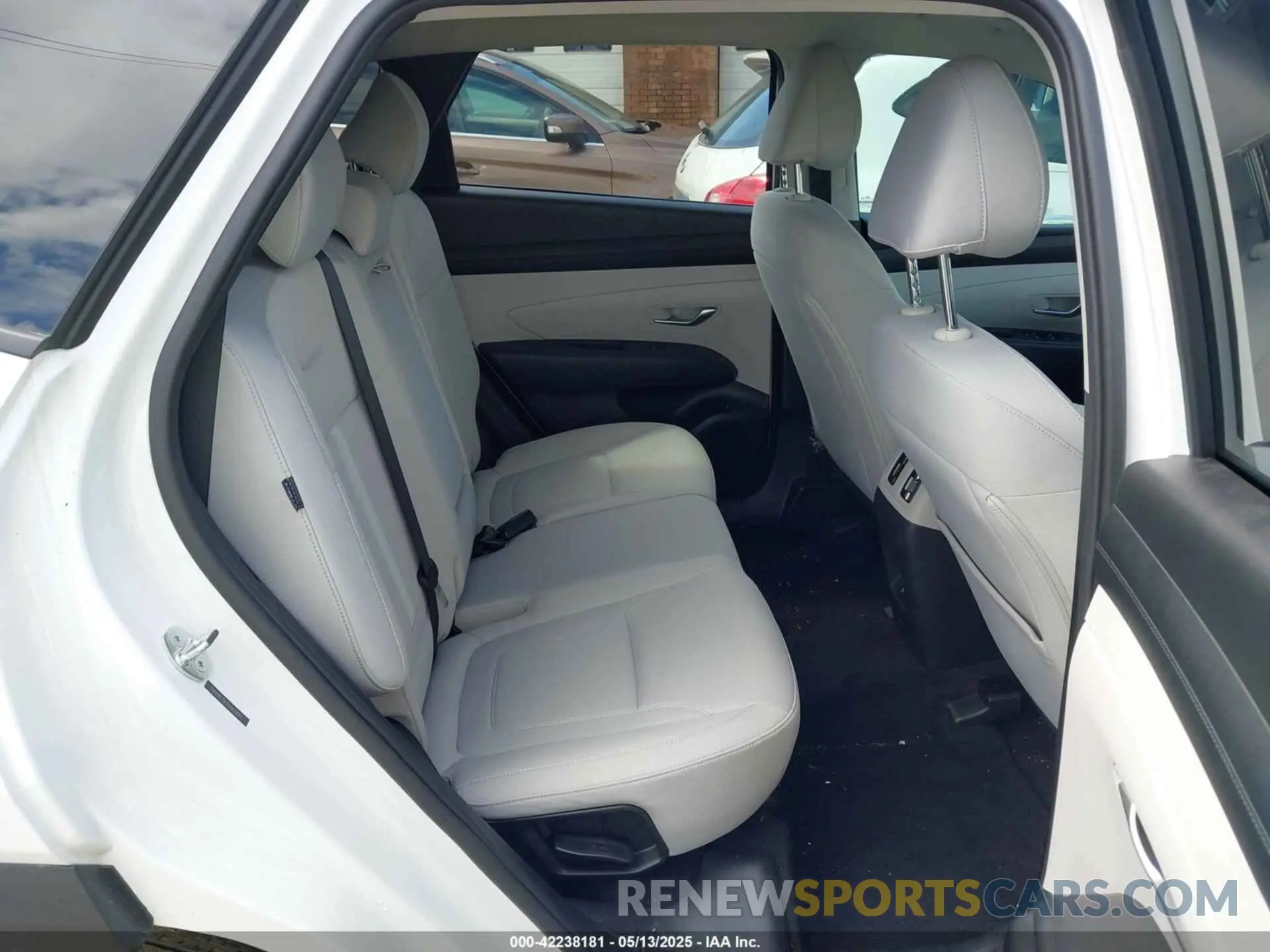 8 Photograph of a damaged car 5NMJBCDE0SH450093 HYUNDAI TUCSON 2025