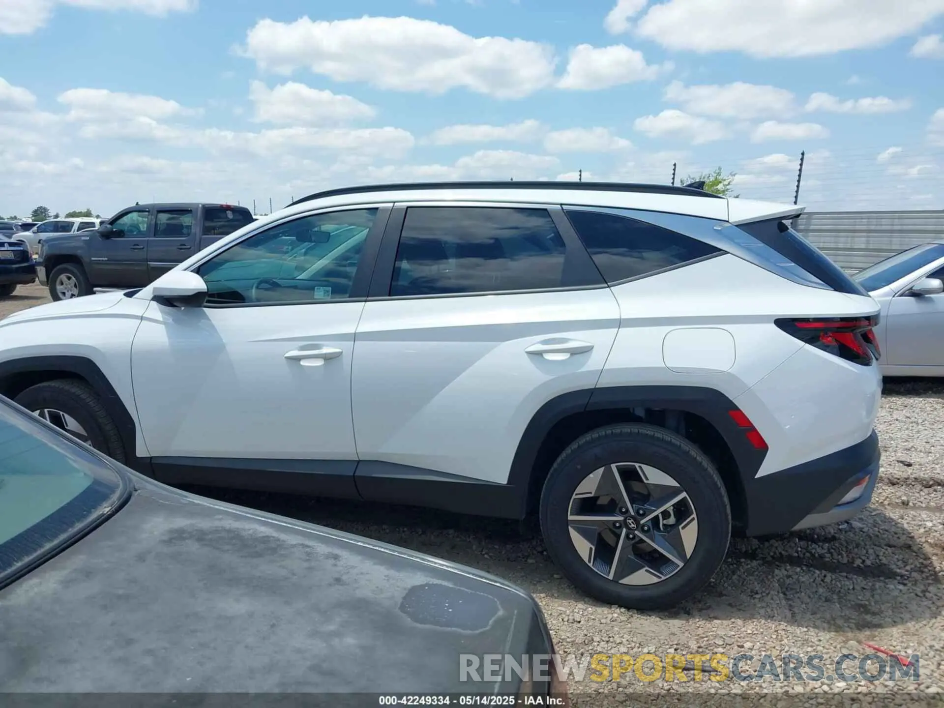 14 Photograph of a damaged car 5NMJBCDE3SH492287 HYUNDAI TUCSON 2025