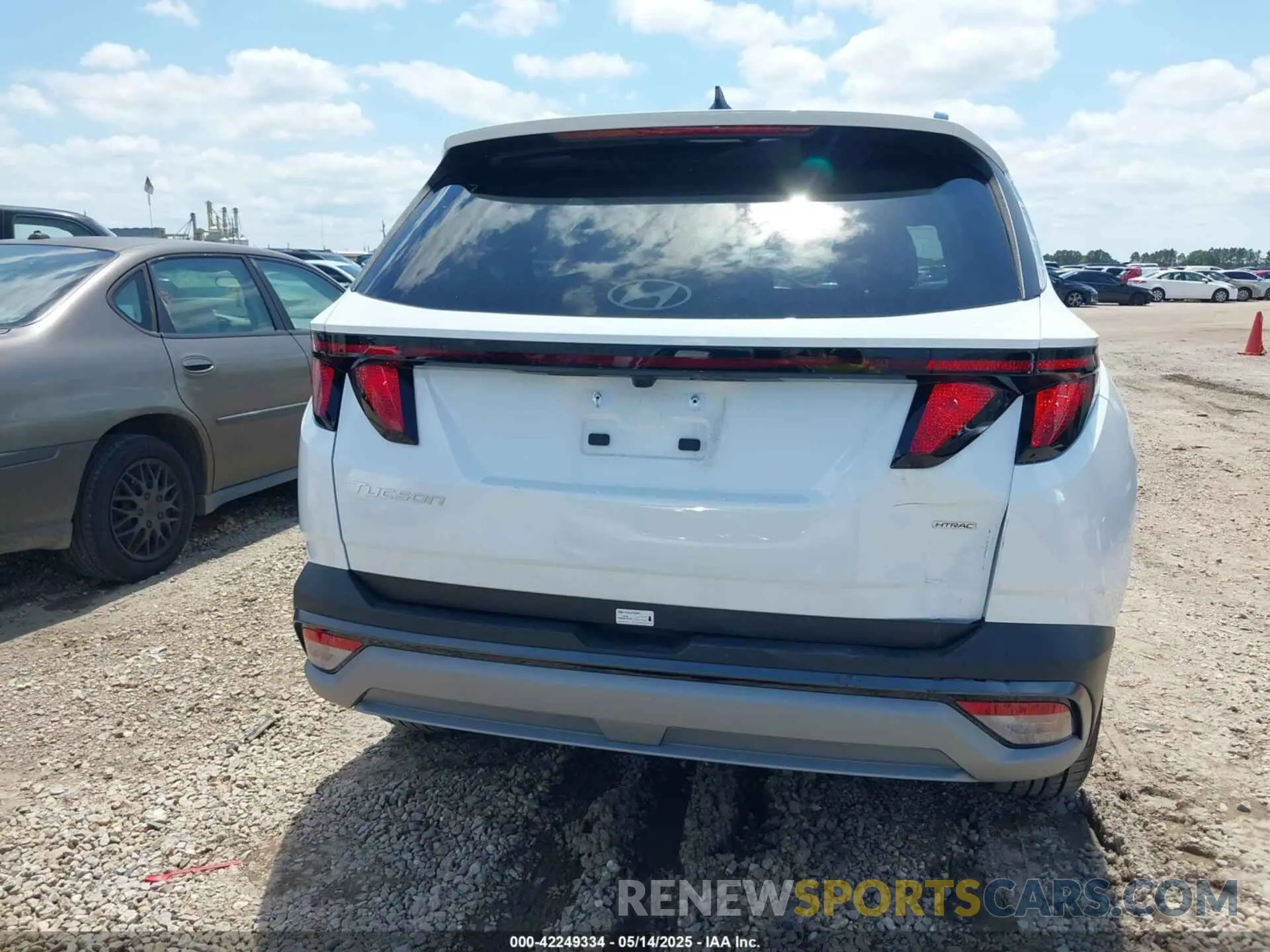 16 Photograph of a damaged car 5NMJBCDE3SH492287 HYUNDAI TUCSON 2025