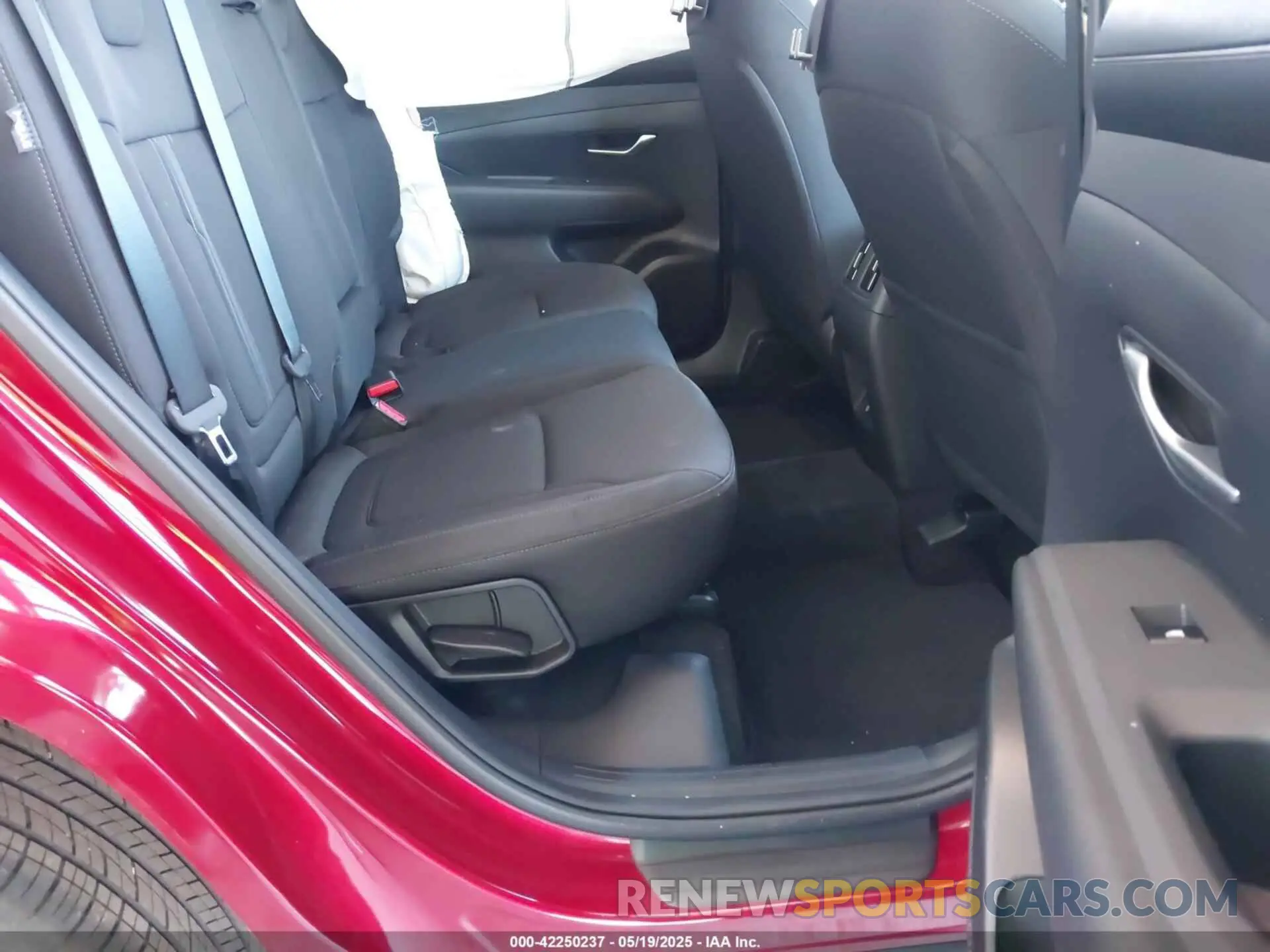 8 Photograph of a damaged car 5NMJBCDE4SH534157 HYUNDAI TUCSON 2025