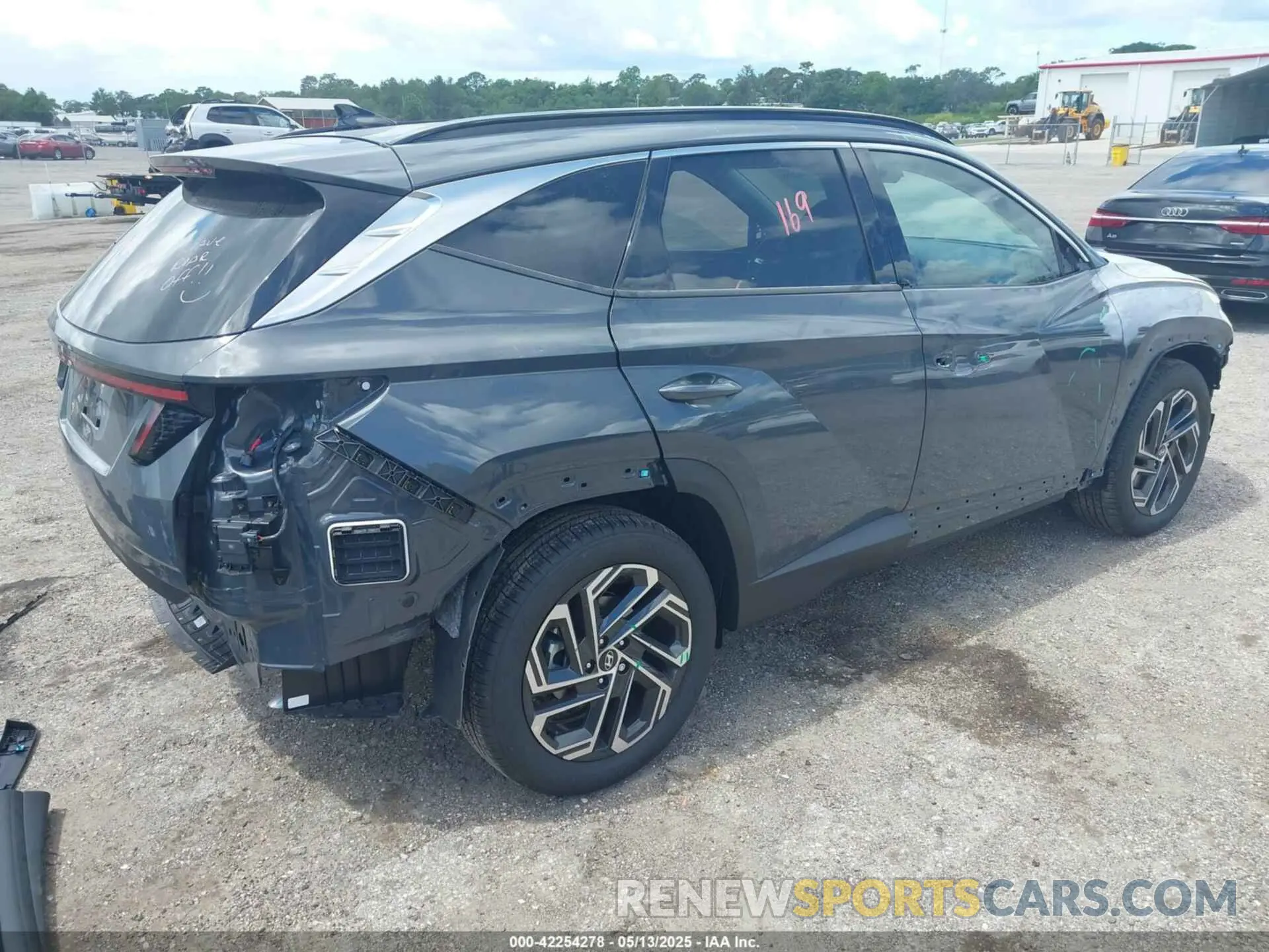 4 Photograph of a damaged car 5NMJE3DE2SH538179 HYUNDAI TUCSON 2025