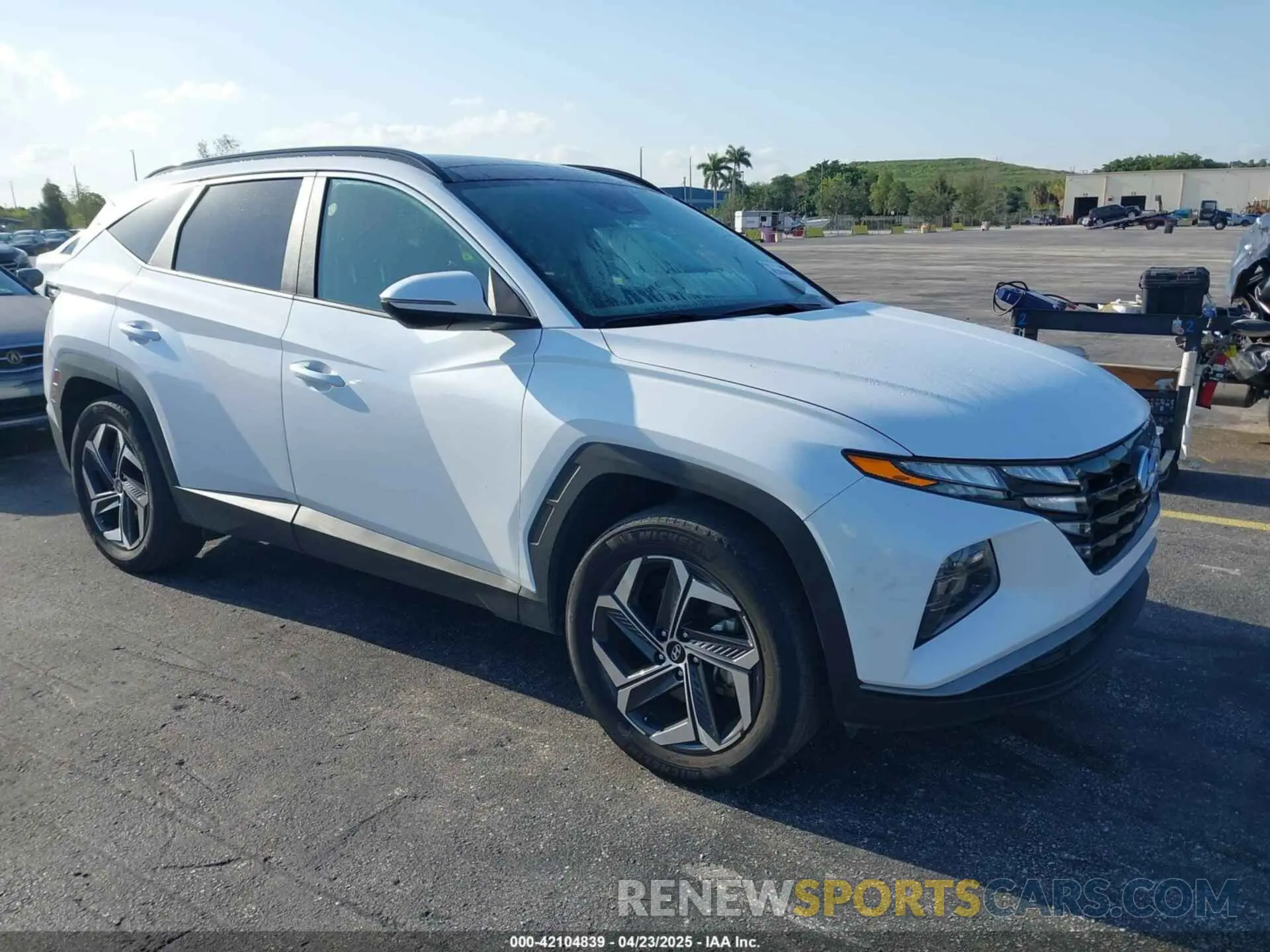 1 Фотография поврежденного автомобиля KM8JFCA13PU133071 HYUNDAI TUCSON HYBRID 2023