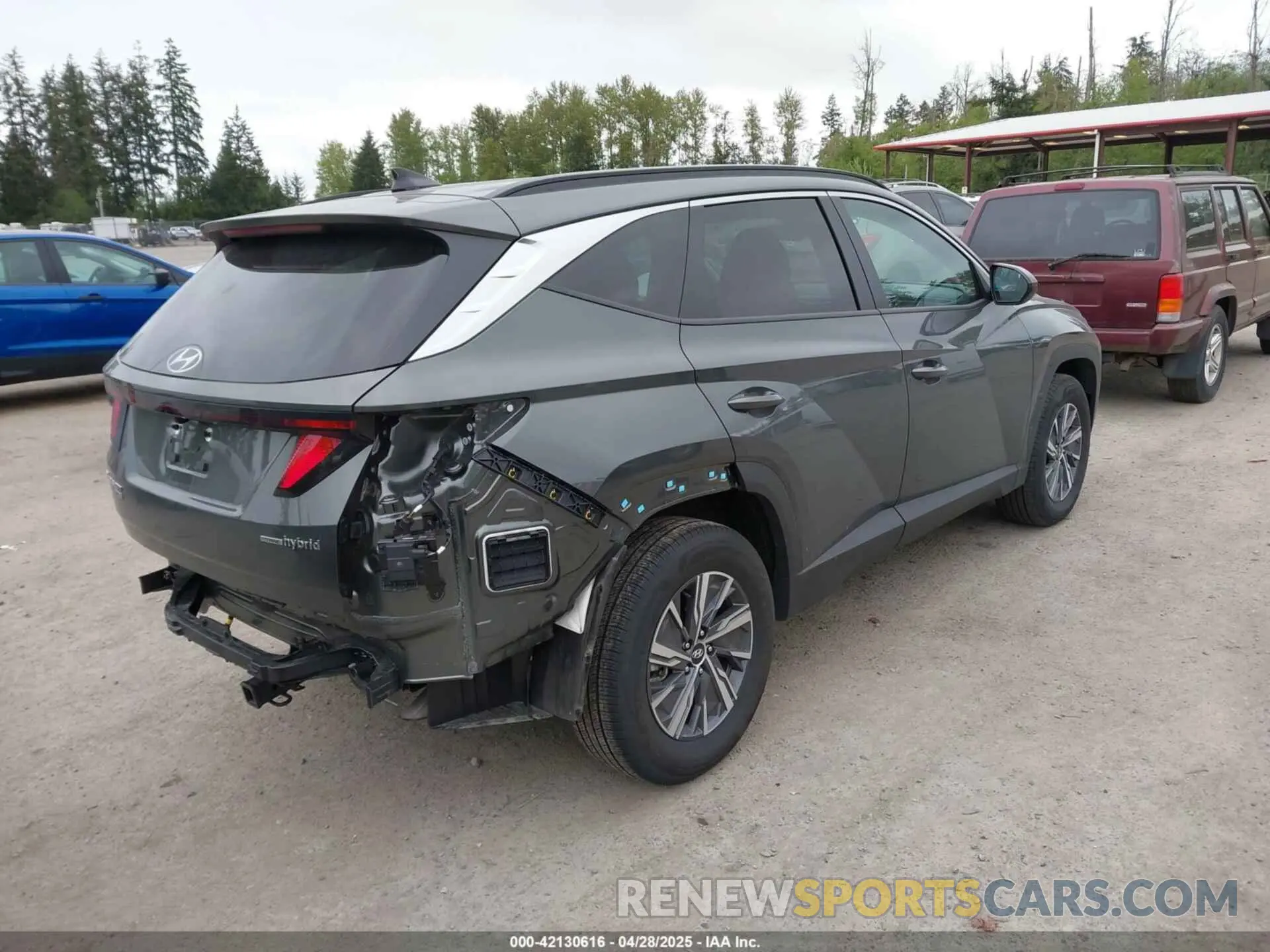 4 Photograph of a damaged car KM8JBCD14RU209620 HYUNDAI TUCSON HYBRID 2024