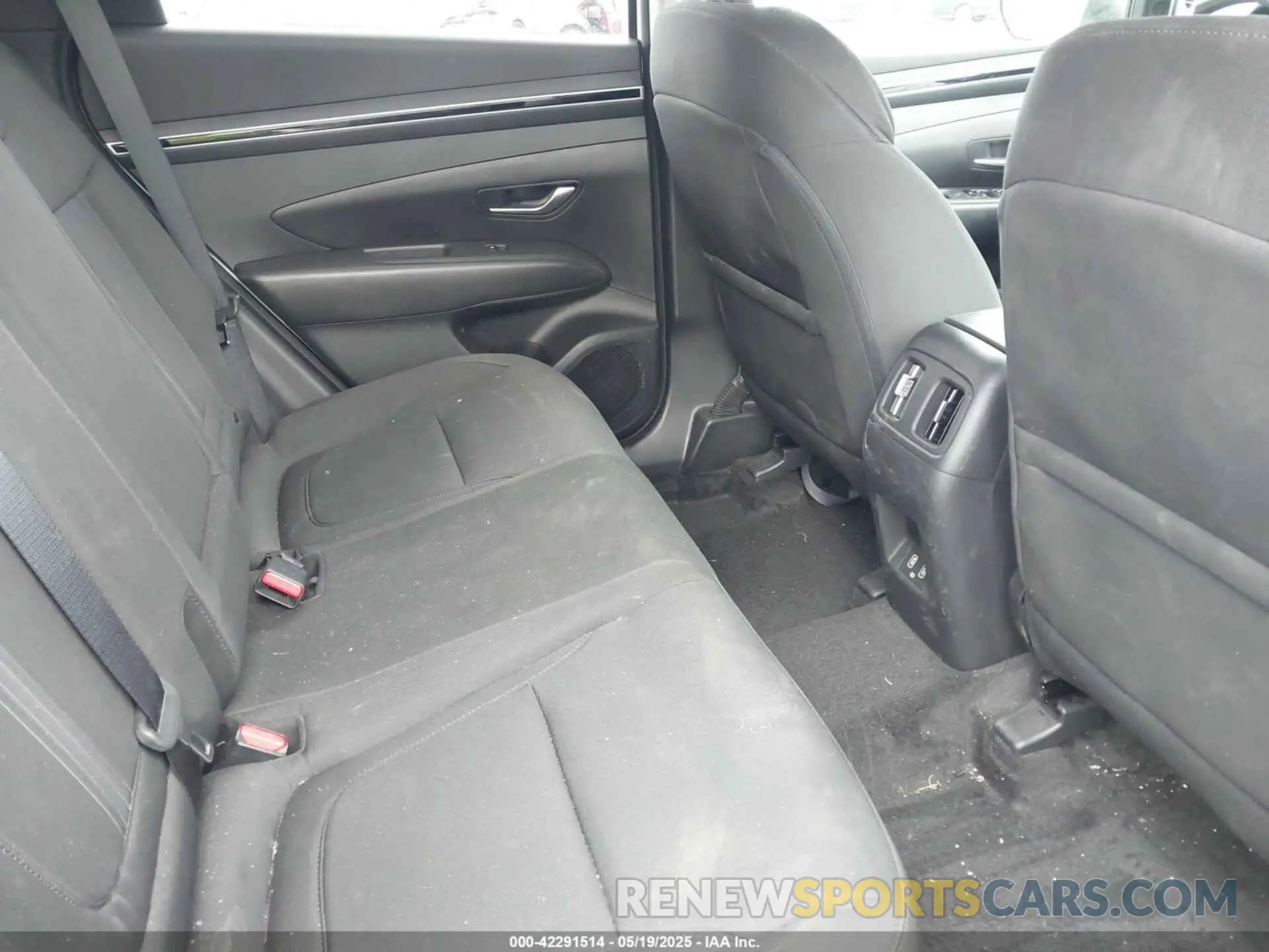 8 Photograph of a damaged car KM8JBCD14RU239653 HYUNDAI TUCSON HYBRID 2024