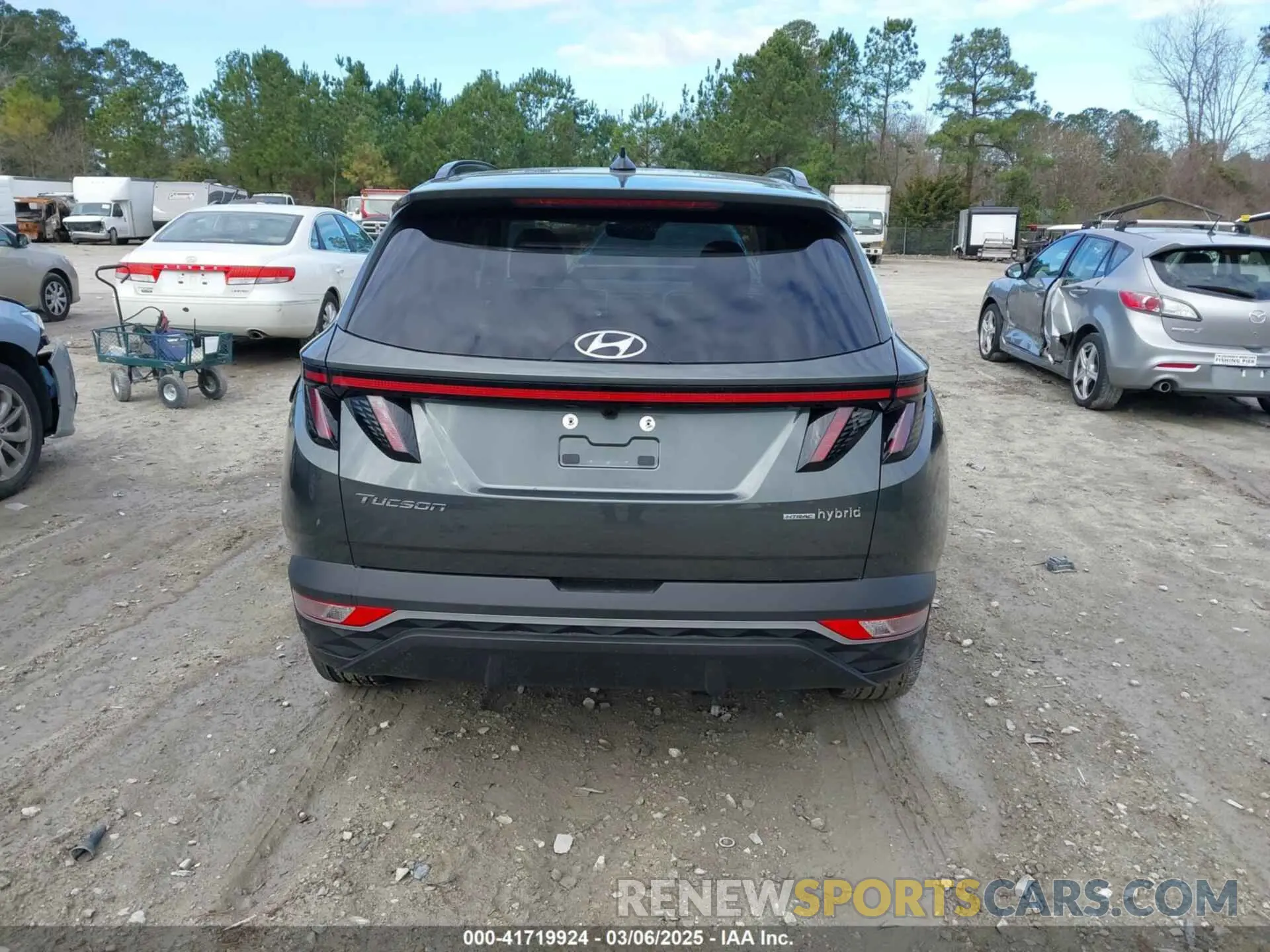 17 Фотография поврежденного автомобиля KM8JCCD12RU177361 HYUNDAI TUCSON HYBRID 2024