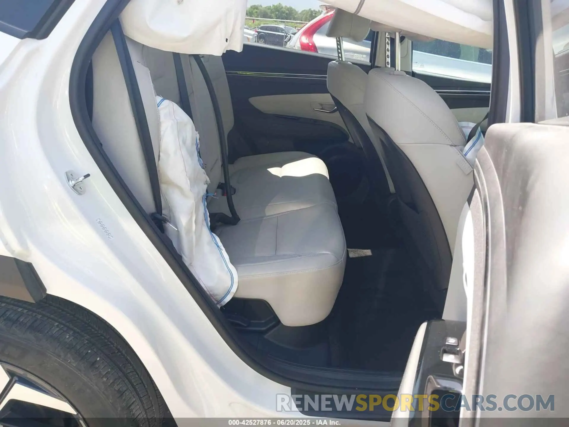 8 Photograph of a damaged car KM8JECD14RU234606 HYUNDAI TUCSON HYBRID 2024