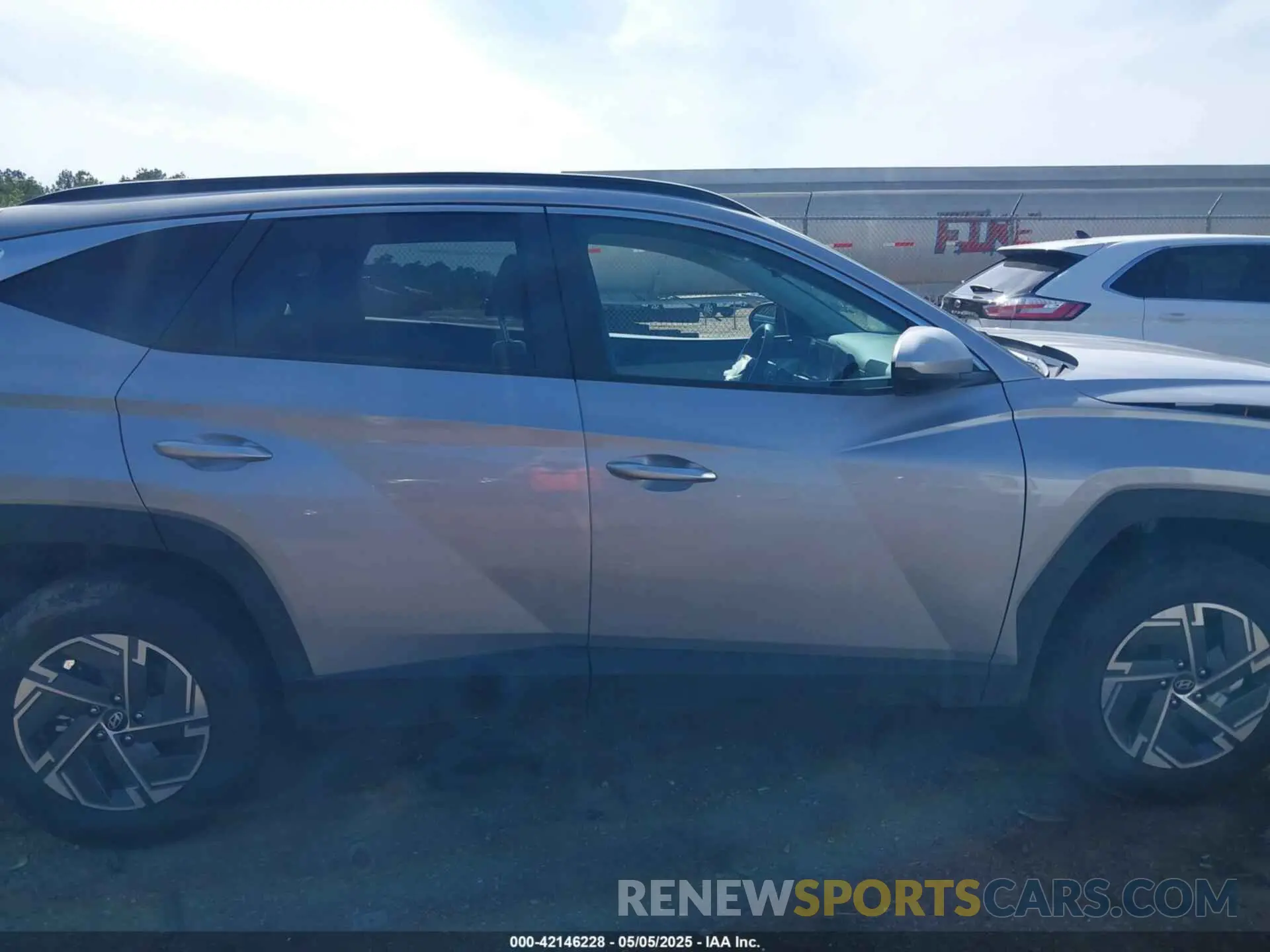 14 Photograph of a damaged car KM8JBDD11SU316426 HYUNDAI TUCSON HYBRID 2025