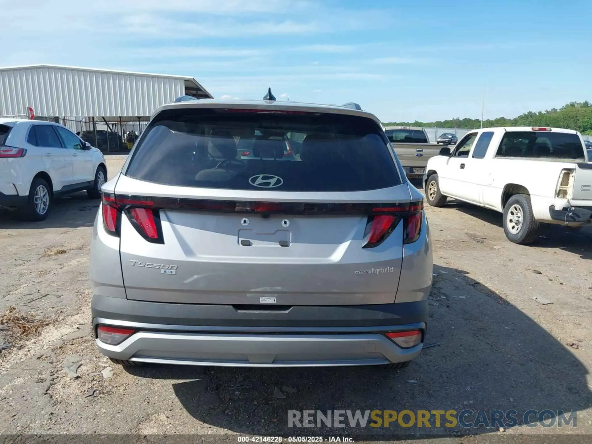 17 Photograph of a damaged car KM8JBDD11SU316426 HYUNDAI TUCSON HYBRID 2025