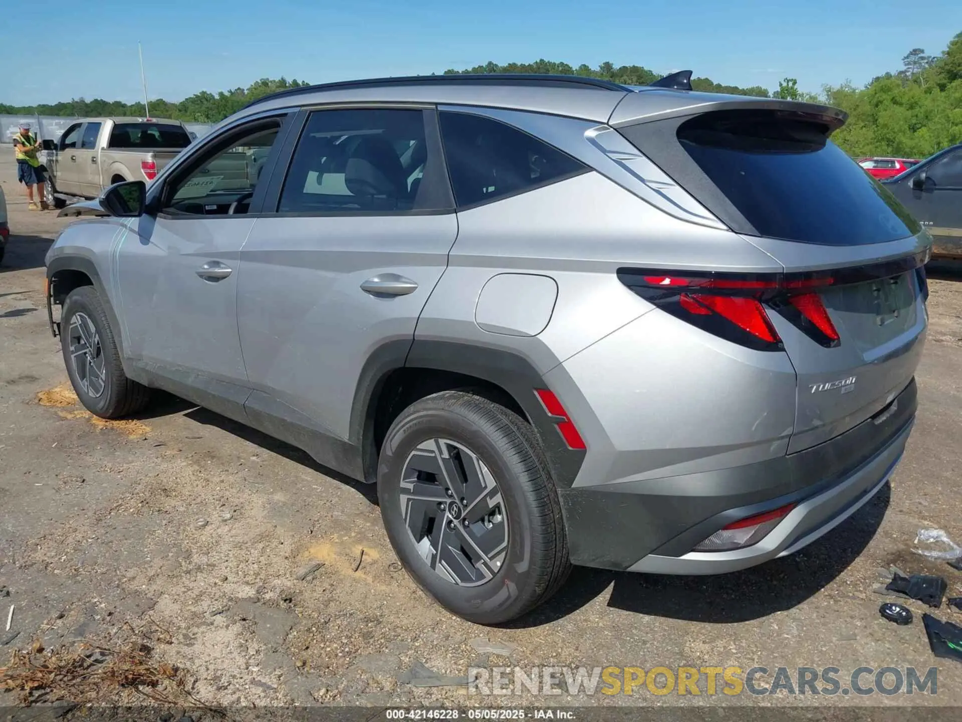 3 Photograph of a damaged car KM8JBDD11SU316426 HYUNDAI TUCSON HYBRID 2025