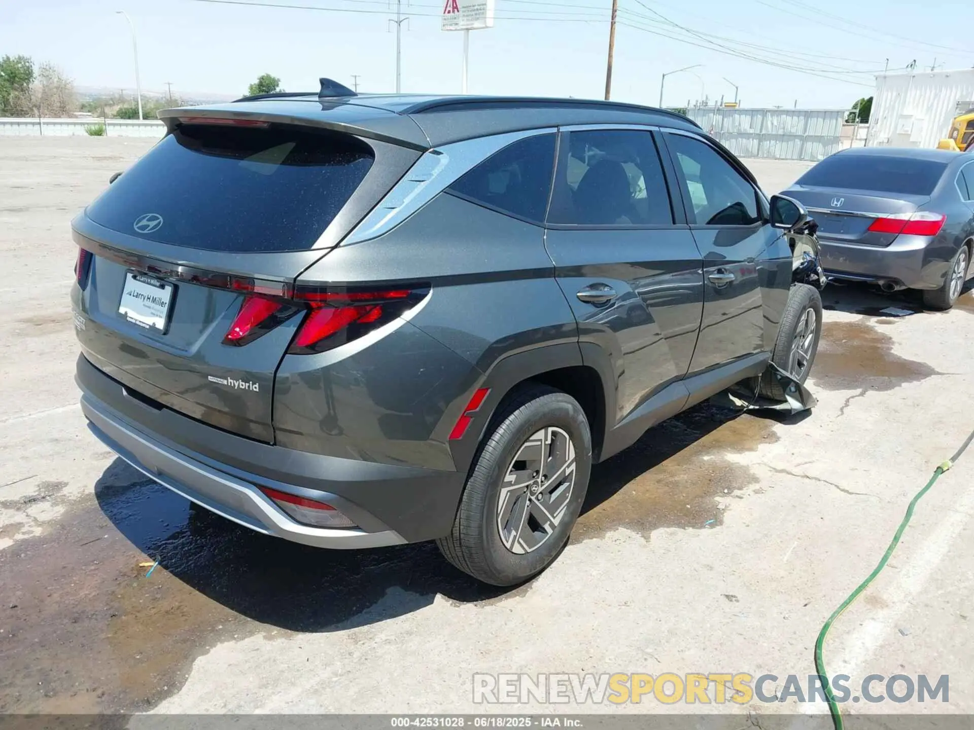 4 Photograph of a damaged car KM8JBDD1XSU273205 HYUNDAI TUCSON HYBRID 2025