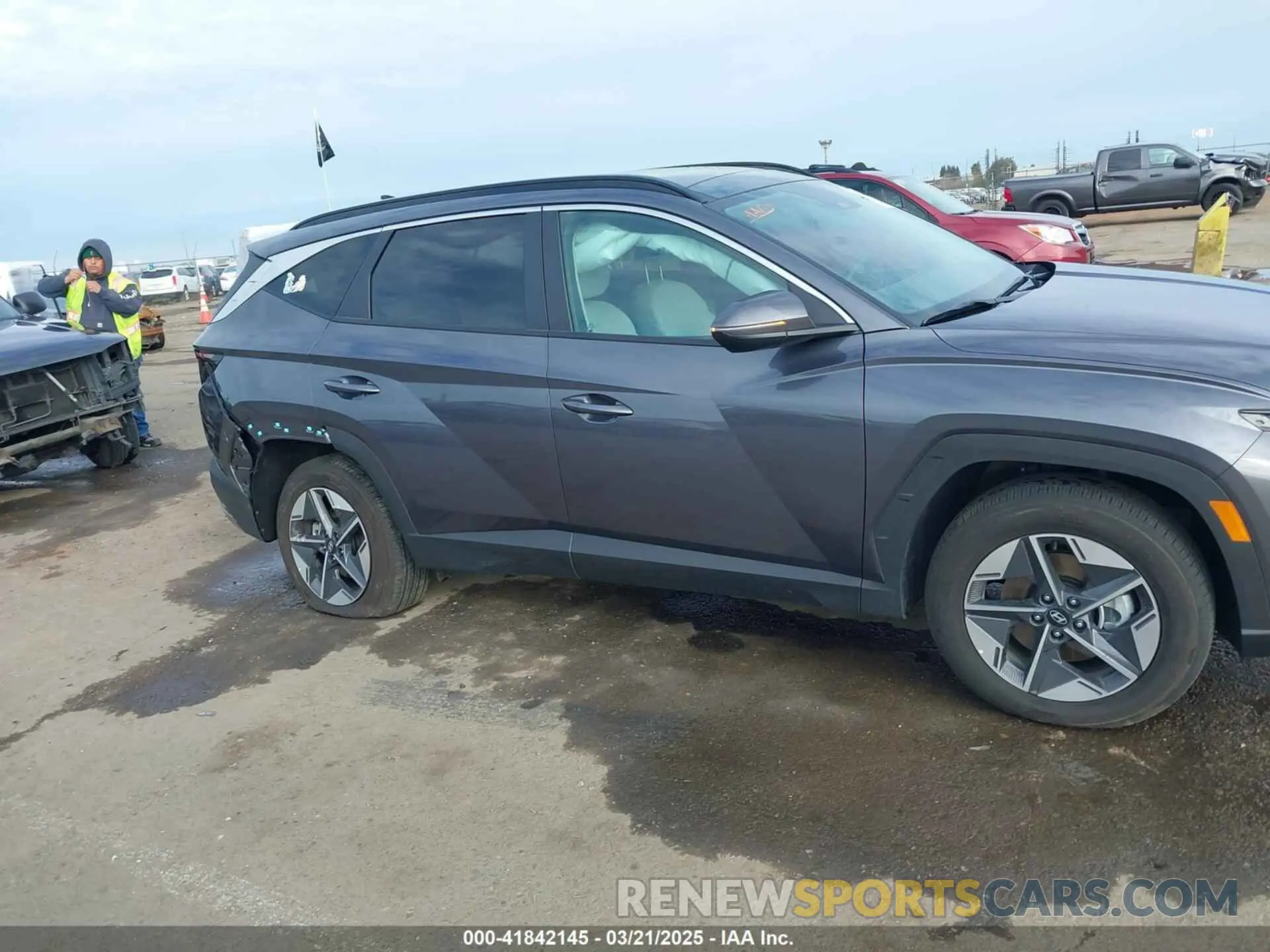 13 Photograph of a damaged car KM8JCDD14SU261256 HYUNDAI TUCSON HYBRID 2025