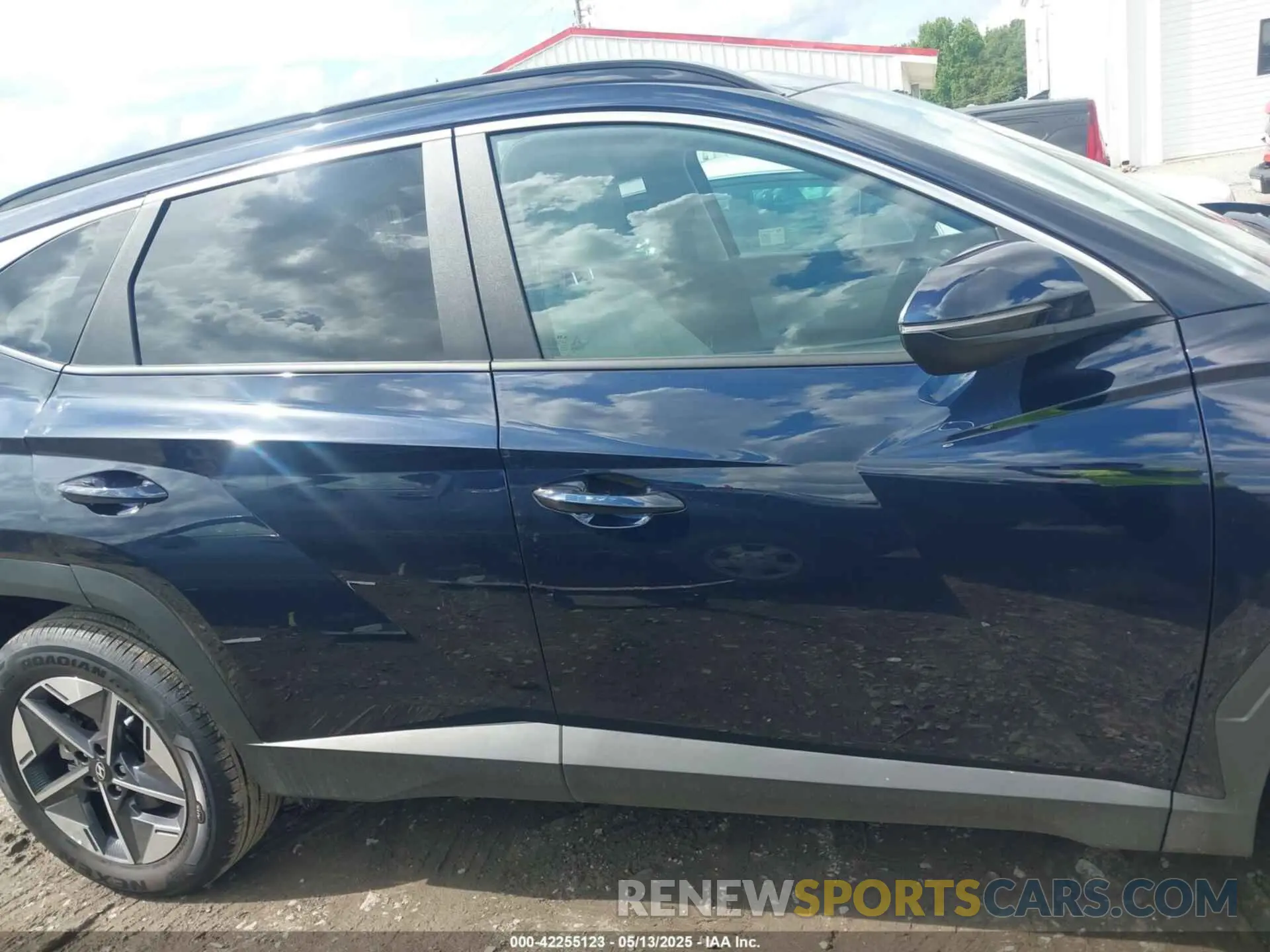 13 Photograph of a damaged car KM8JCDD1XSU323680 HYUNDAI TUCSON HYBRID 2025