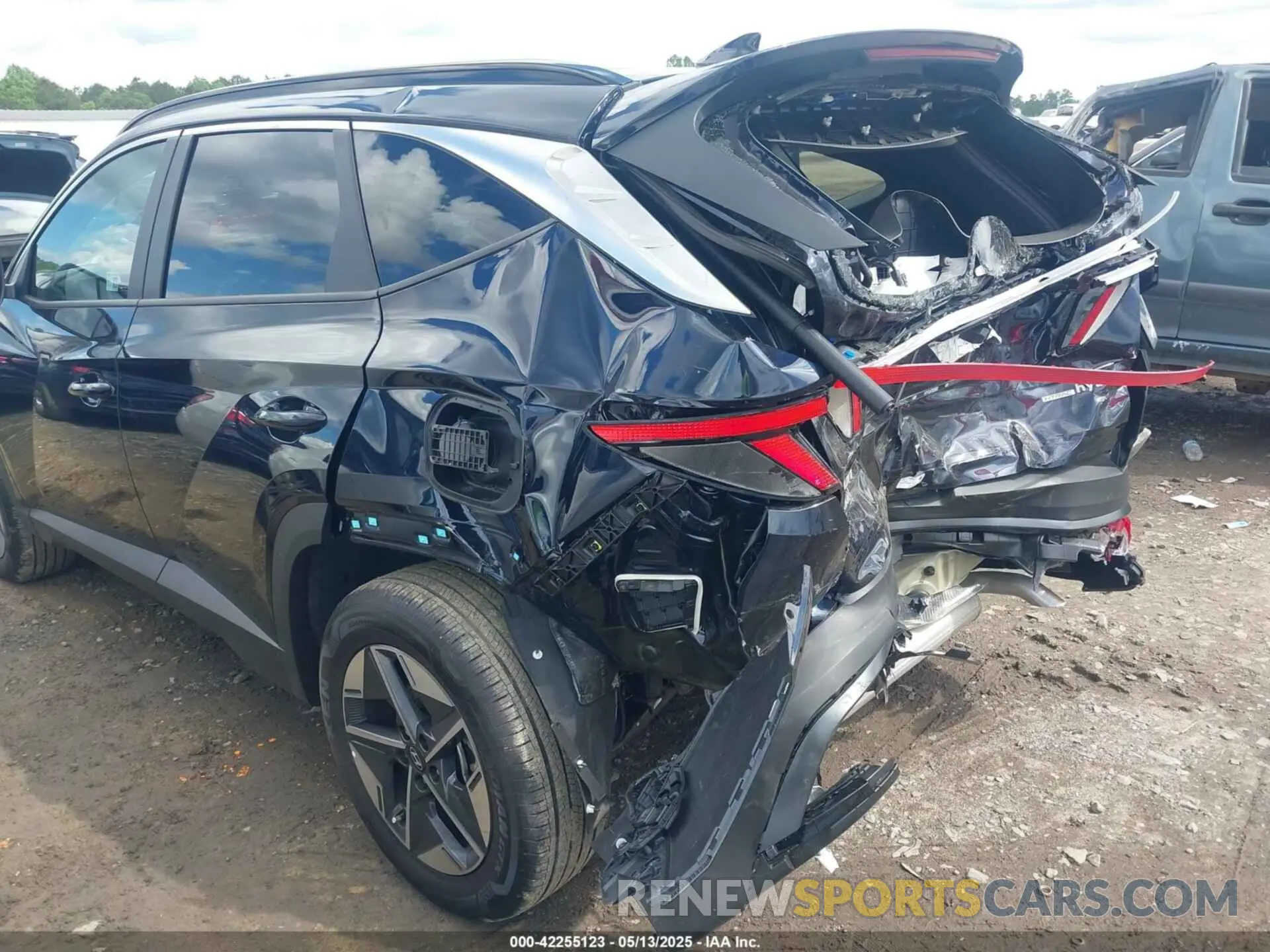 17 Photograph of a damaged car KM8JCDD1XSU323680 HYUNDAI TUCSON HYBRID 2025