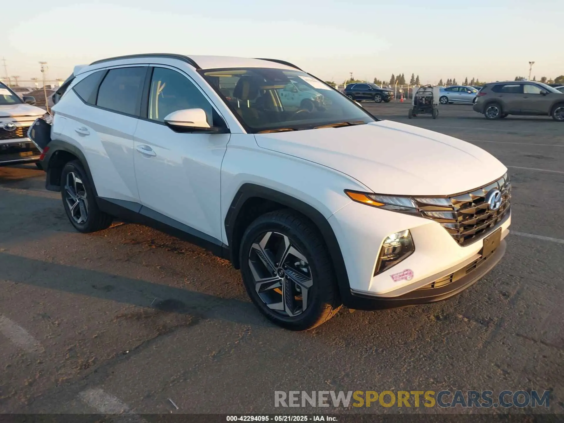 1 Фотография поврежденного автомобиля KM8JBDA24PU127385 HYUNDAI TUCSON PLUG-IN HYBRID 2023