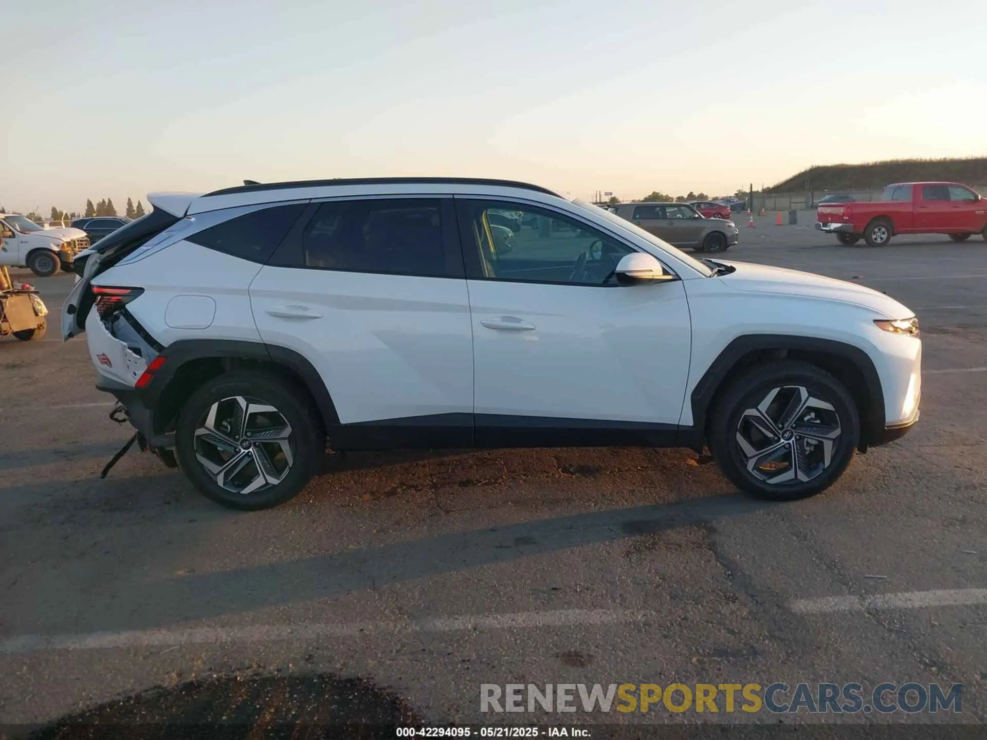 13 Фотография поврежденного автомобиля KM8JBDA24PU127385 HYUNDAI TUCSON PLUG-IN HYBRID 2023