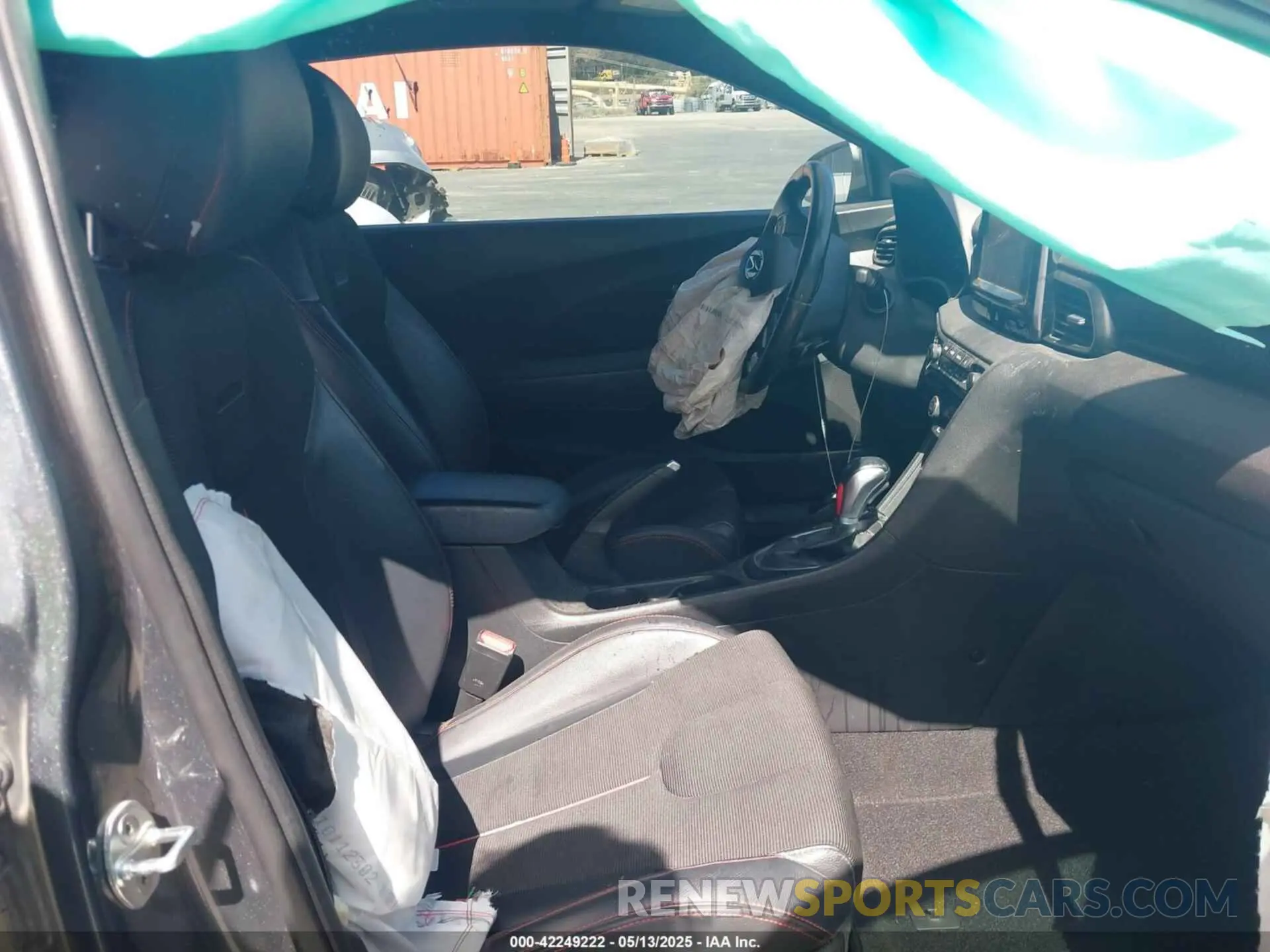 5 Photograph of a damaged car KMHTG6AF4KU009869 HYUNDAI VELOSTER 2019