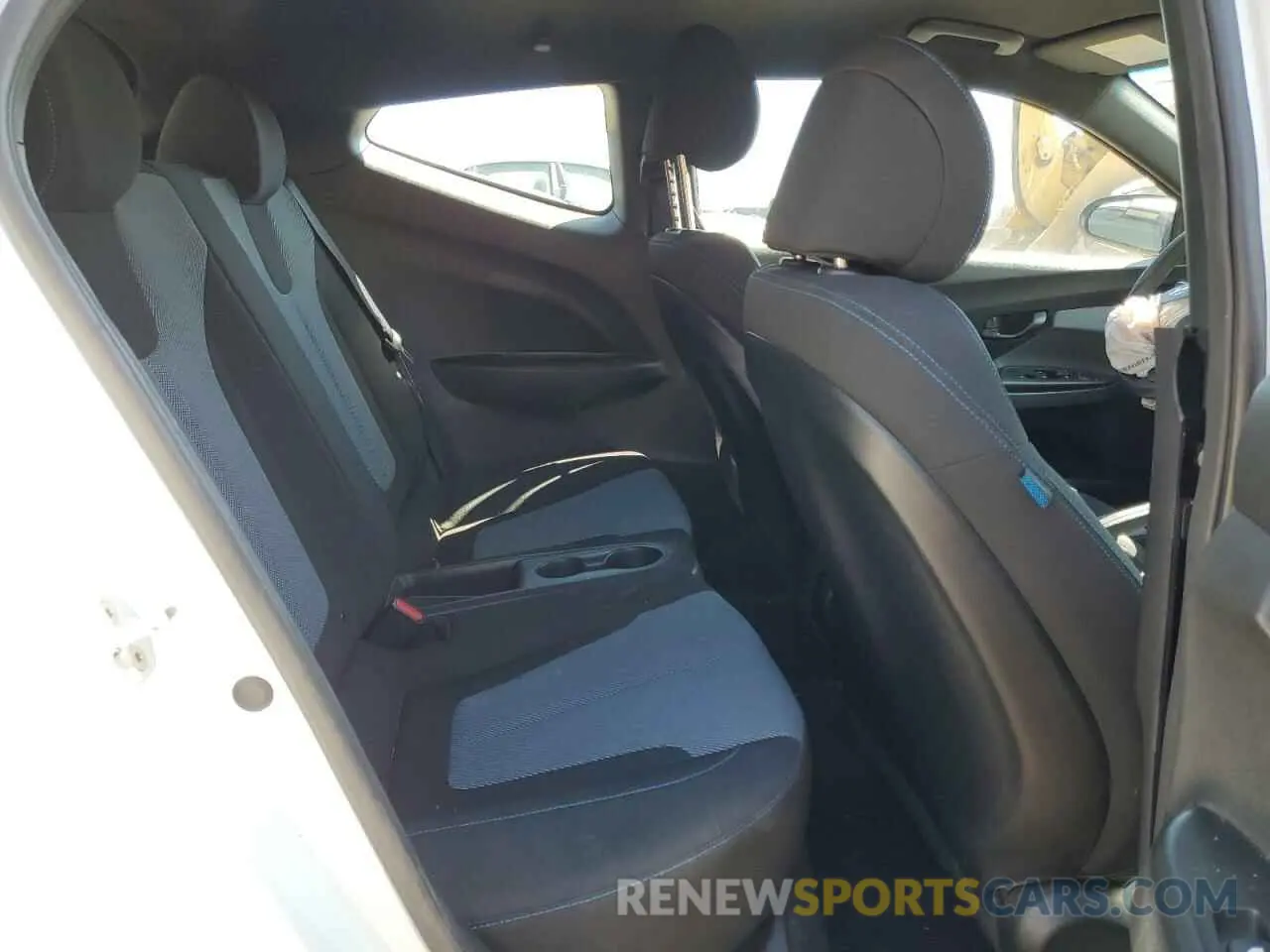 10 Photograph of a damaged car KMHTG6AF4KU017034 HYUNDAI VELOSTER 2019