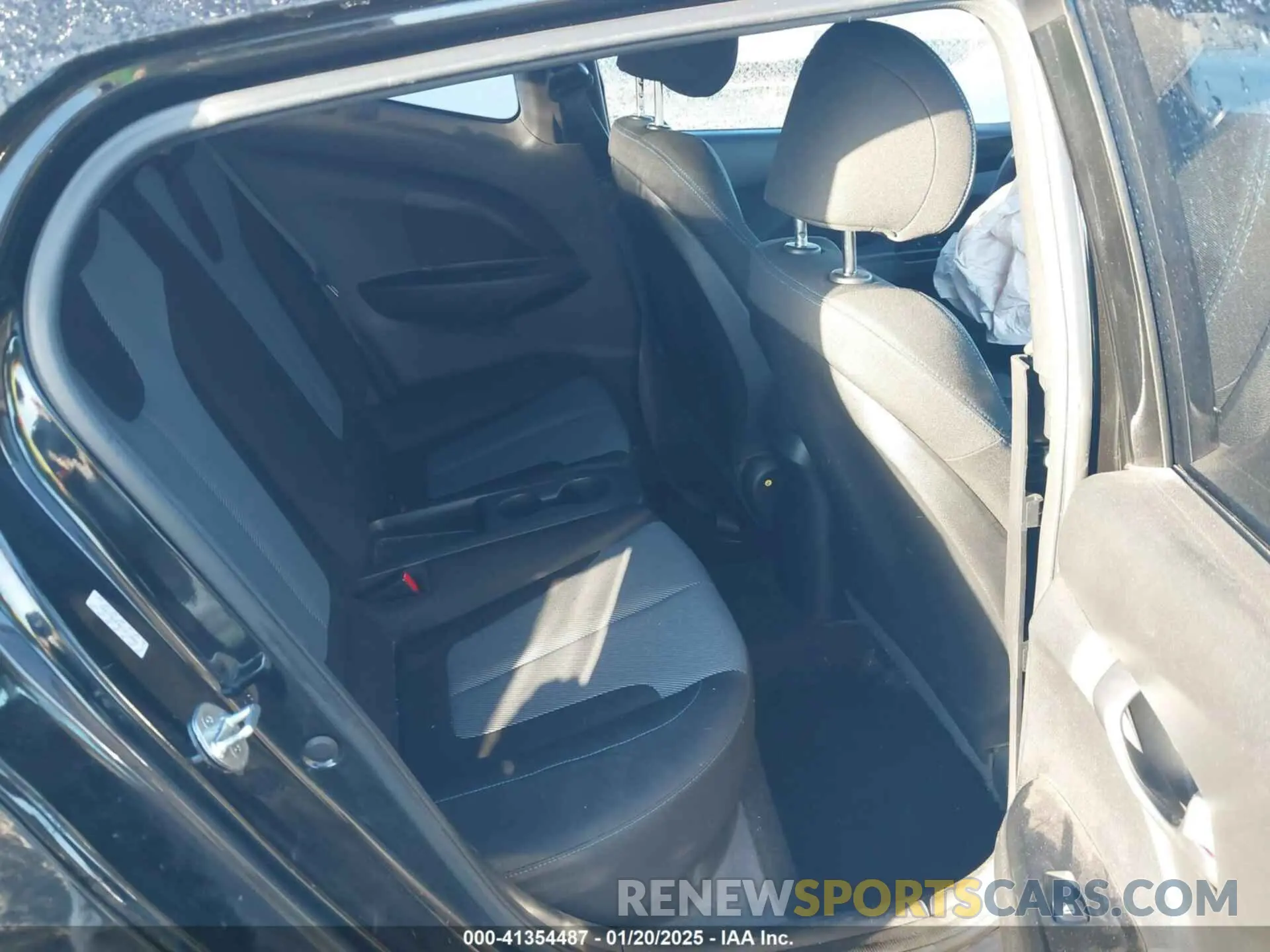 8 Photograph of a damaged car KMHTG6AF6KU016662 HYUNDAI VELOSTER 2019