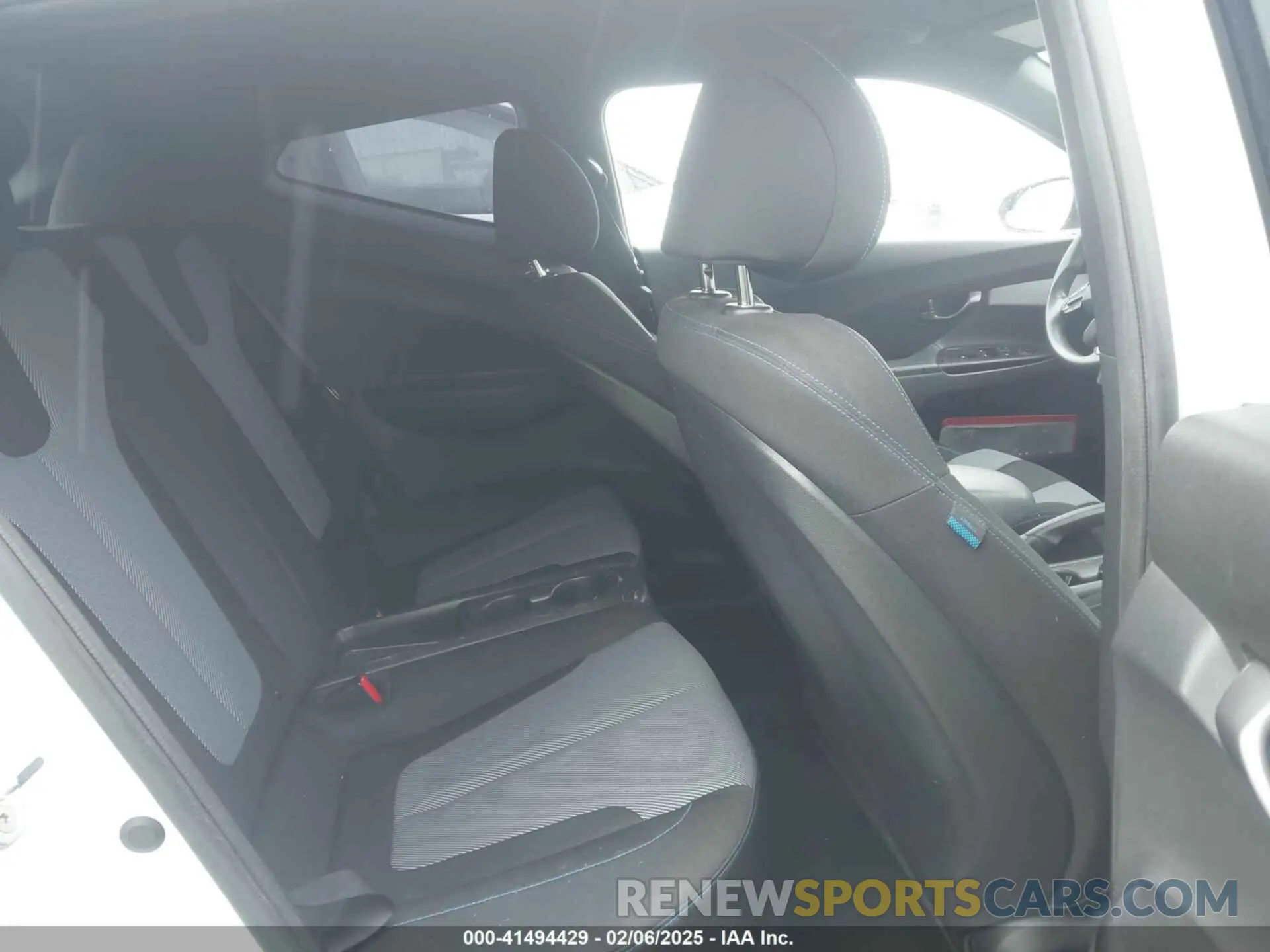 8 Photograph of a damaged car KMHTG6AF8KU019661 HYUNDAI VELOSTER 2019