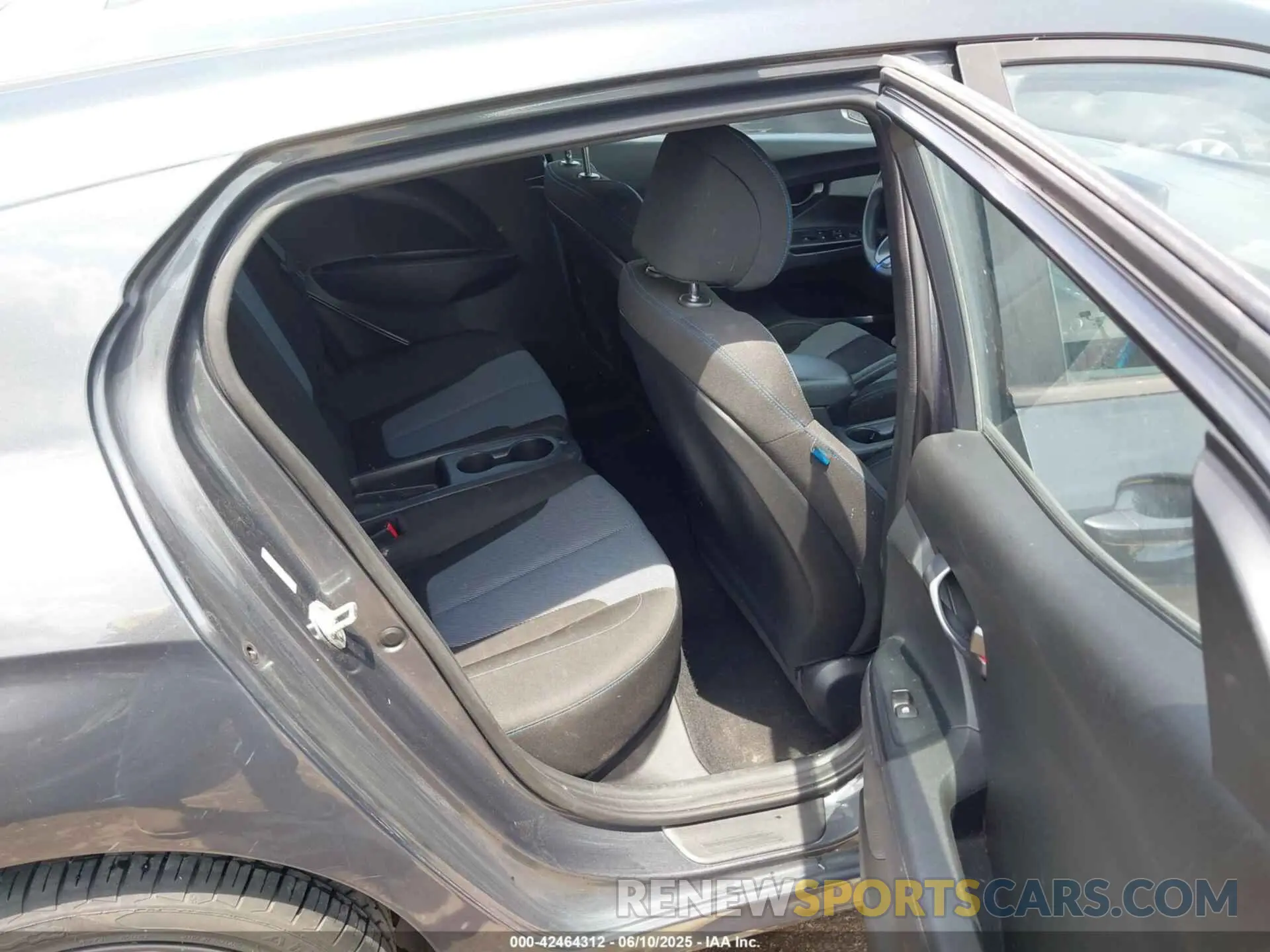 8 Фотография поврежденного автомобиля KMHTG6AF9KU020012 HYUNDAI VELOSTER 2019