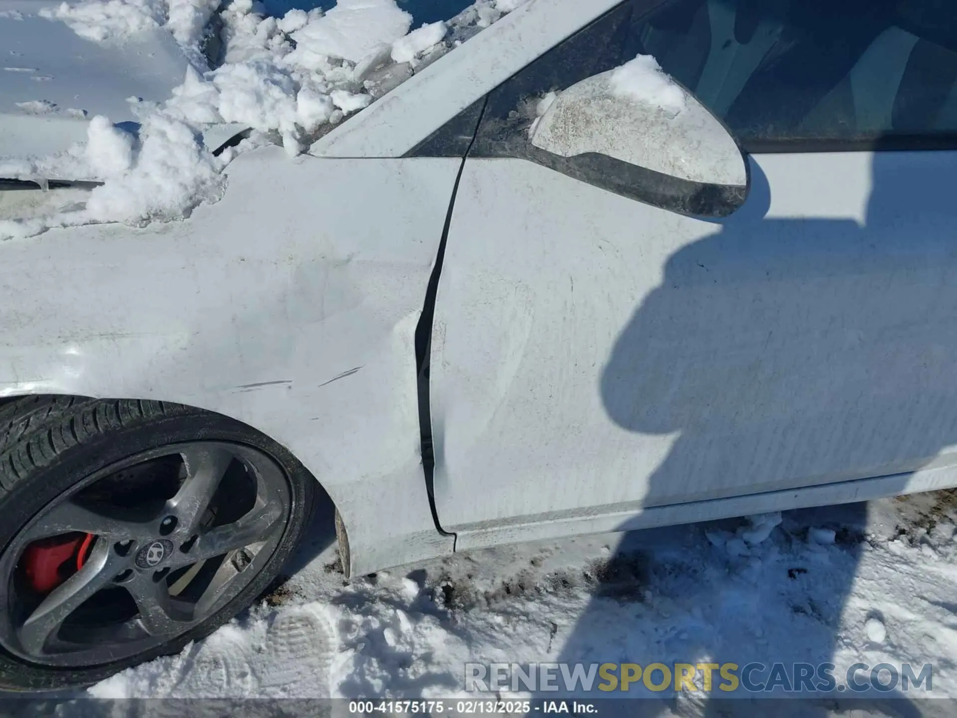 17 Photograph of a damaged car KMHTG6AFXKU018415 HYUNDAI VELOSTER 2019