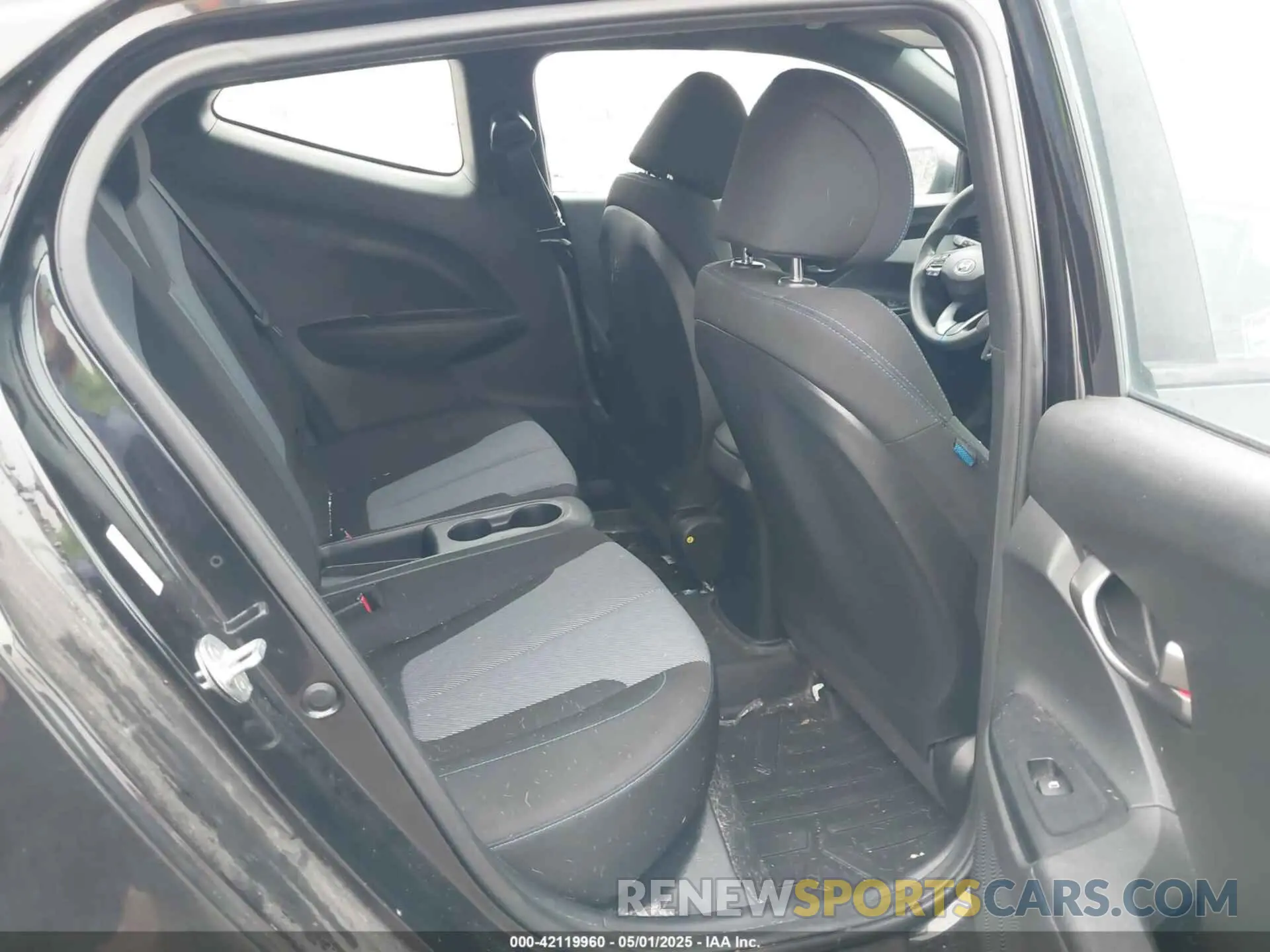 8 Photograph of a damaged car KMHTG6AFXKU019550 HYUNDAI VELOSTER 2019