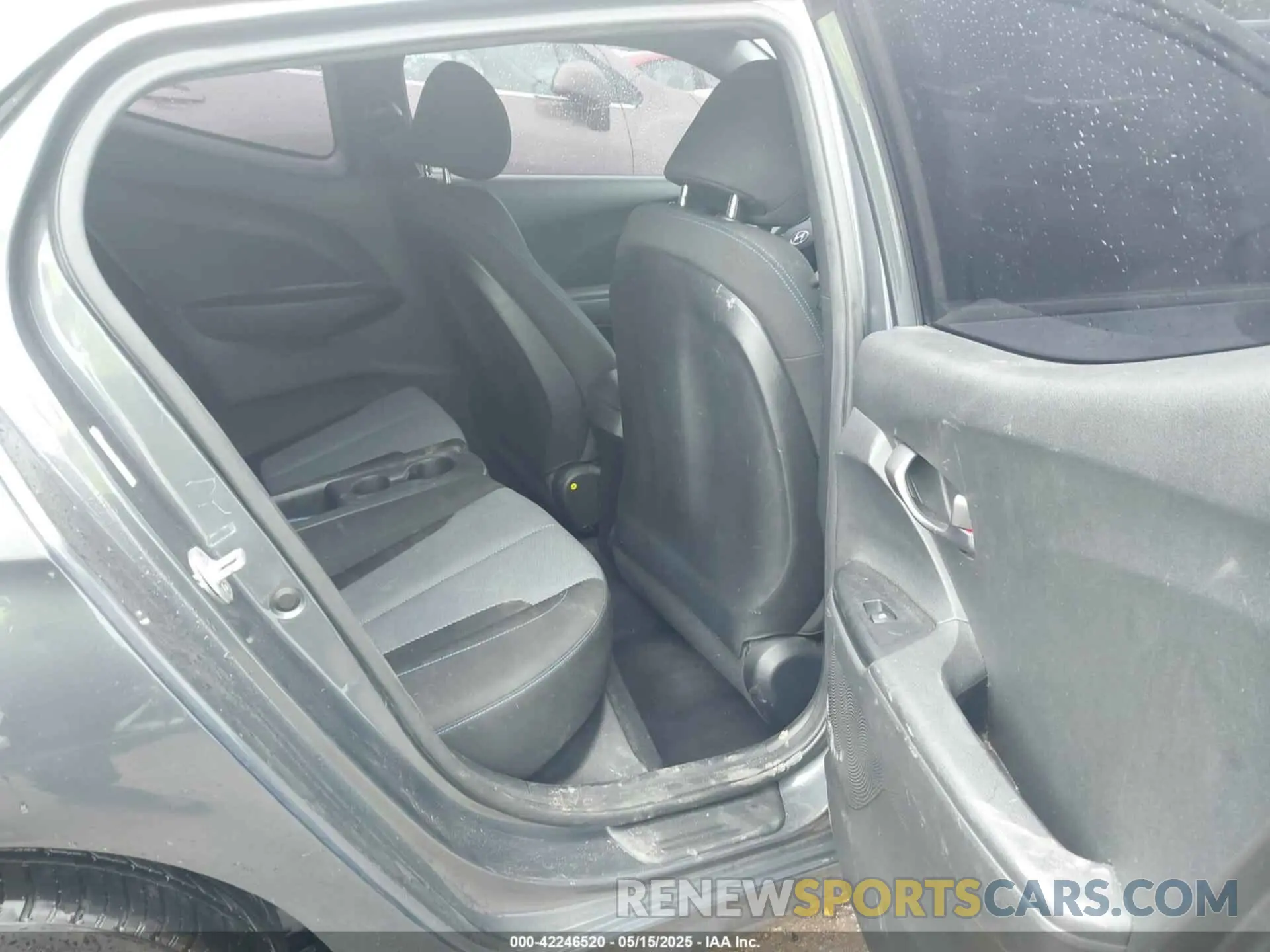 8 Photograph of a damaged car KMHTG6AFXKU019726 HYUNDAI VELOSTER 2019