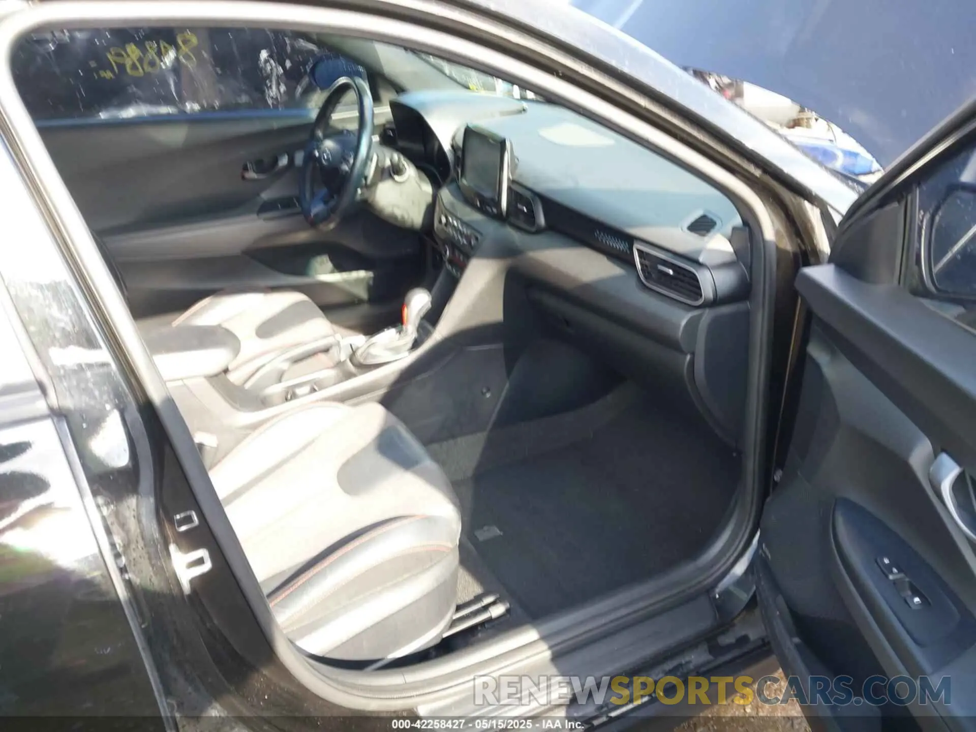 5 Photograph of a damaged car KMHTH6AB3KU012708 HYUNDAI VELOSTER 2019